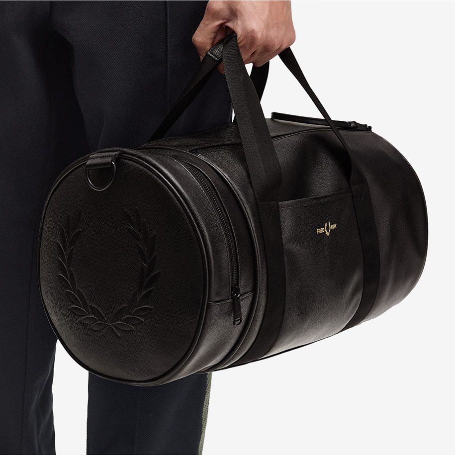 프레드페리 스카치 그레인 레더 배럴 백 블랙 샴페인(Fred Perry Scotchgrain Leather Barrel Bag Black Champagne) - 4