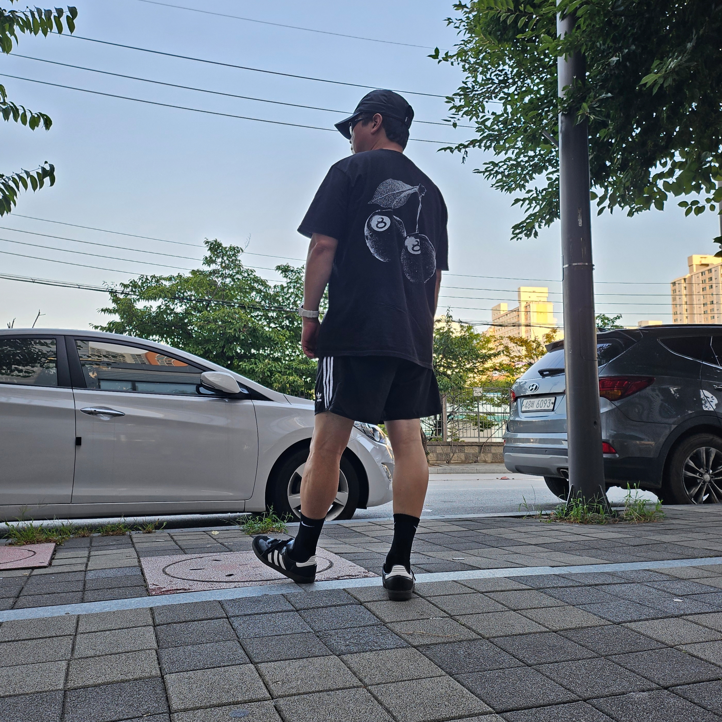 Adidas Adicolor Classic Sprinter Shorts Black - US Sizing, Adidas Samba OG Black White Gum 착용 스타일 - 1