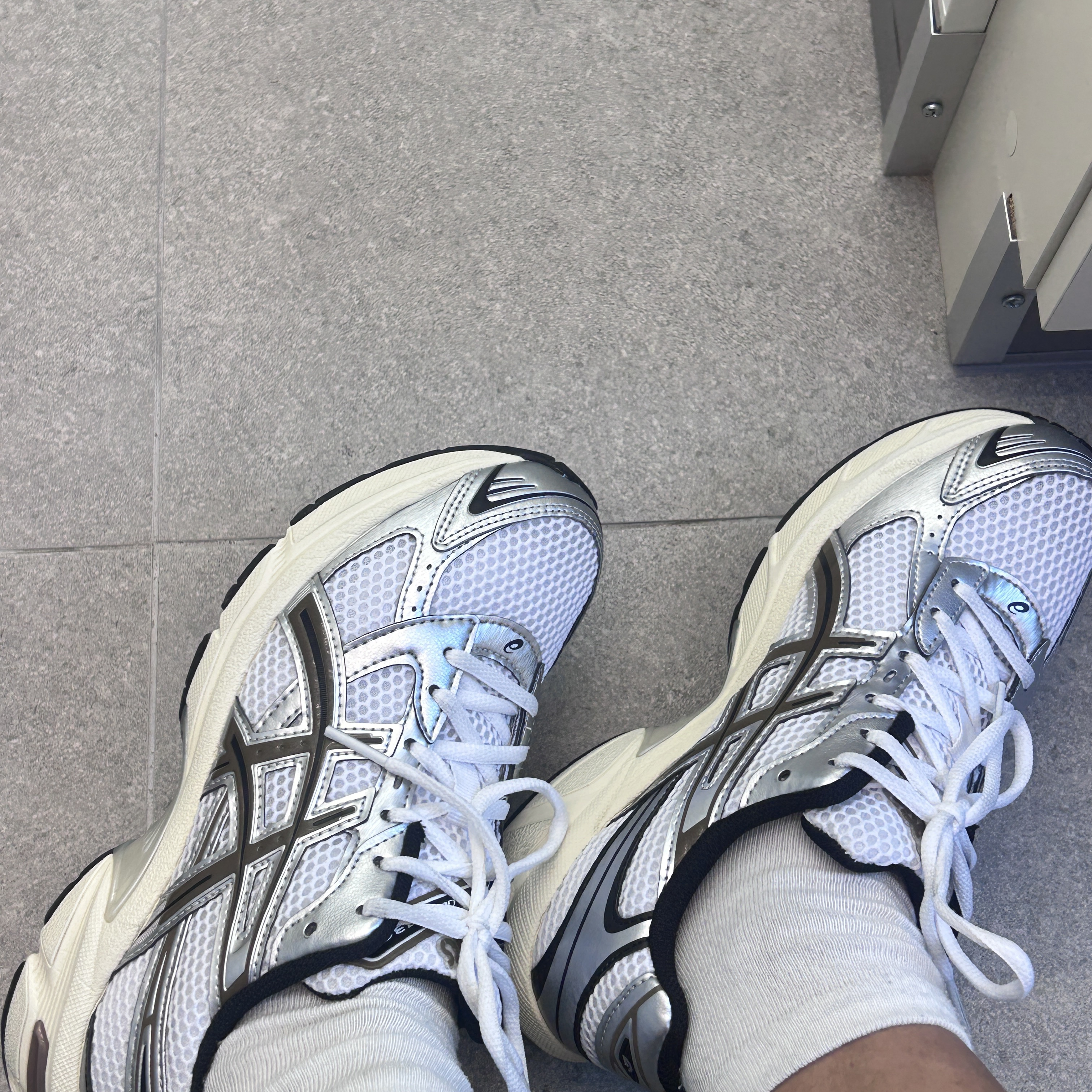 Asics Gel-1130 White Clay Canyon 착용 스타일