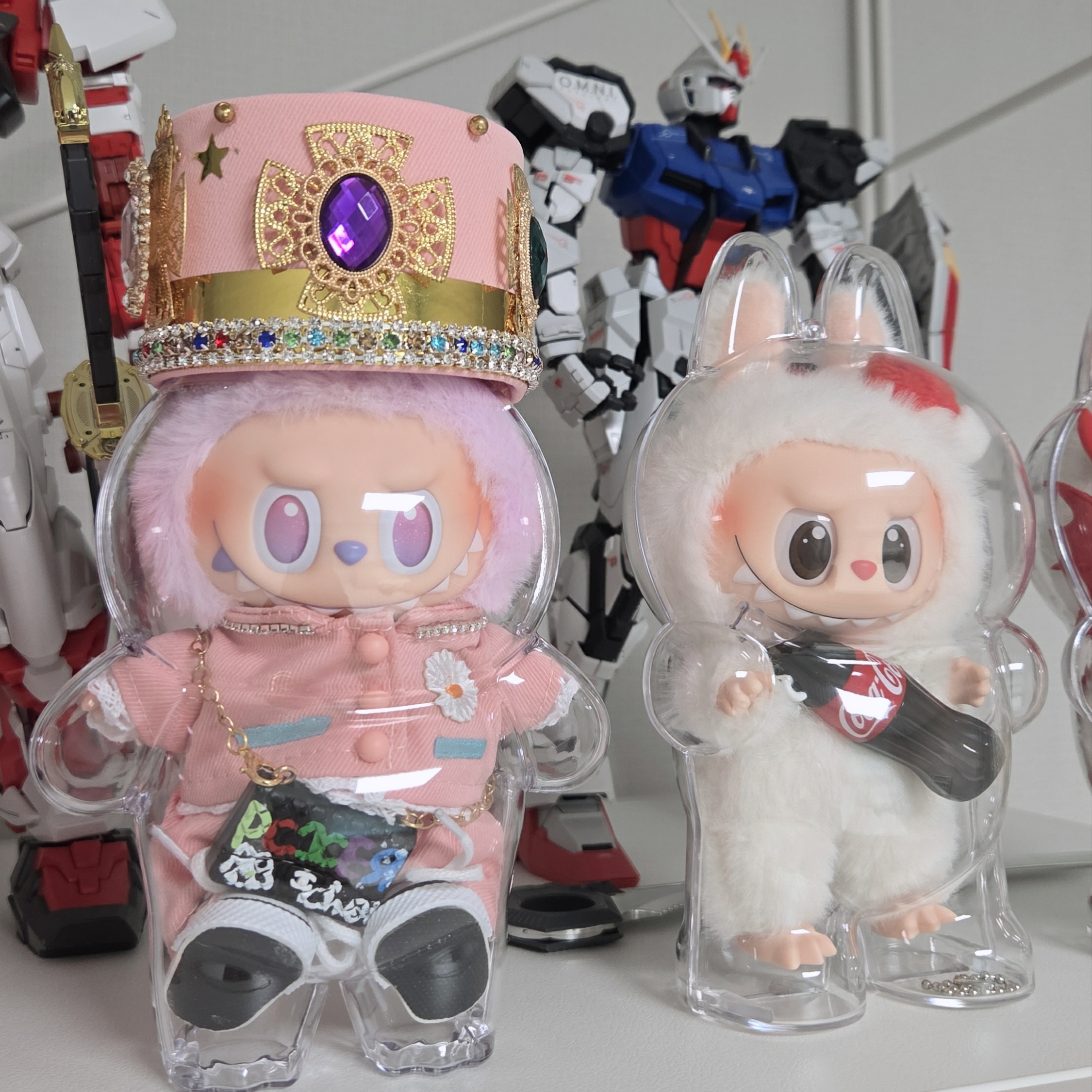 Pop Mart Labubu Coca Cola Series Surprise Shake Keyring (Opened Case) 착용 스타일