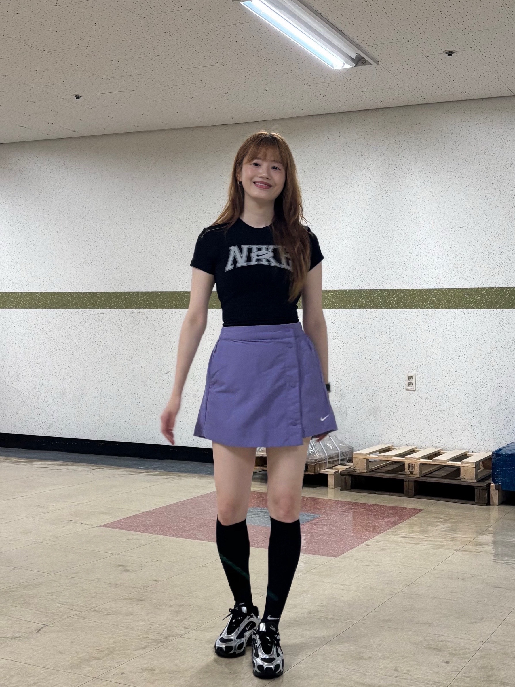 (W) Nike NSW Essential Woven Skort Dusty Amethyst White - Asia, (W) Nike Air Max Muse Black and Metallic Silver 착용 스타일 - 4