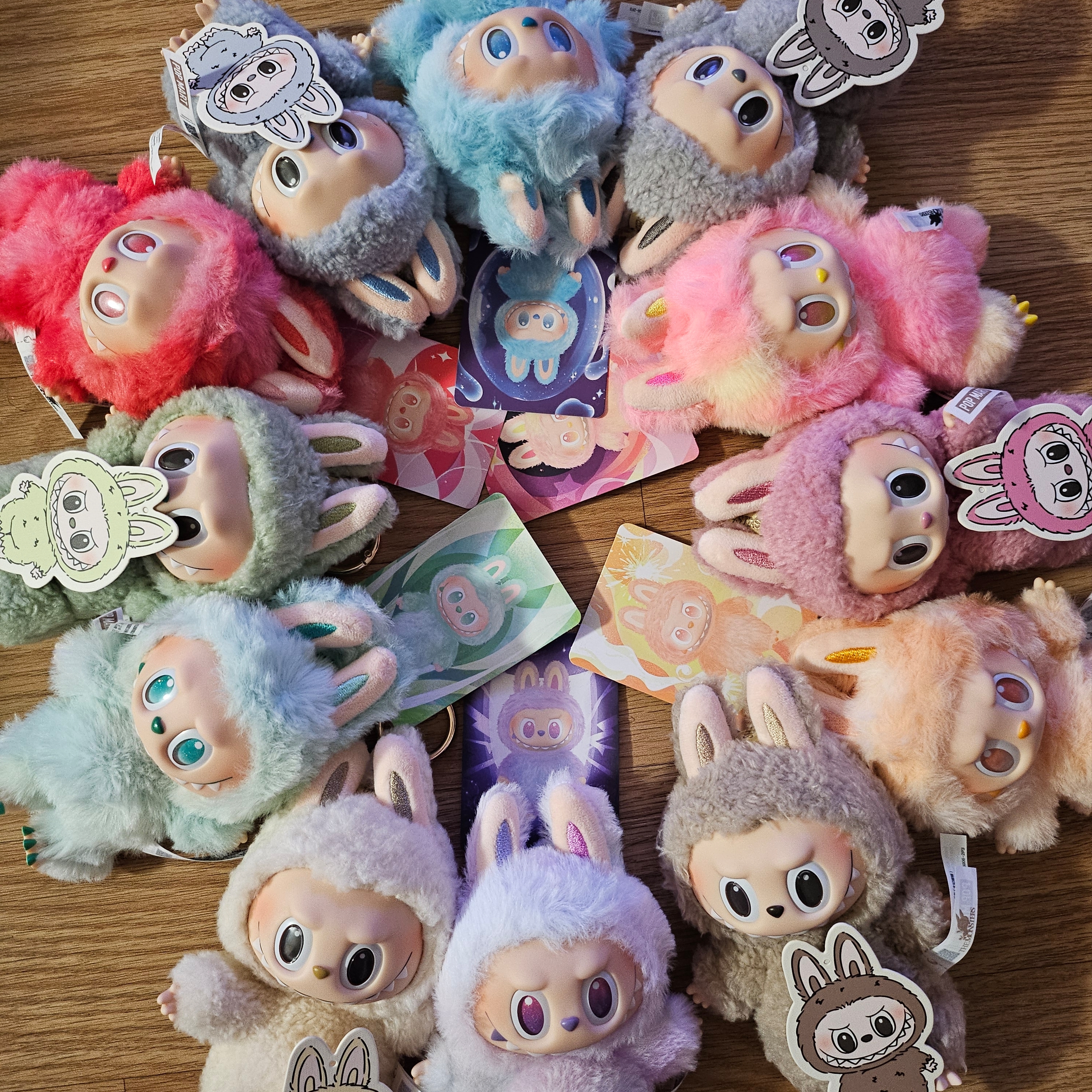 Pop Mart Crybaby Crying Again Series Plush Keyring Sealed Case (6 Blind Boxes) 착용 스타일 - 2