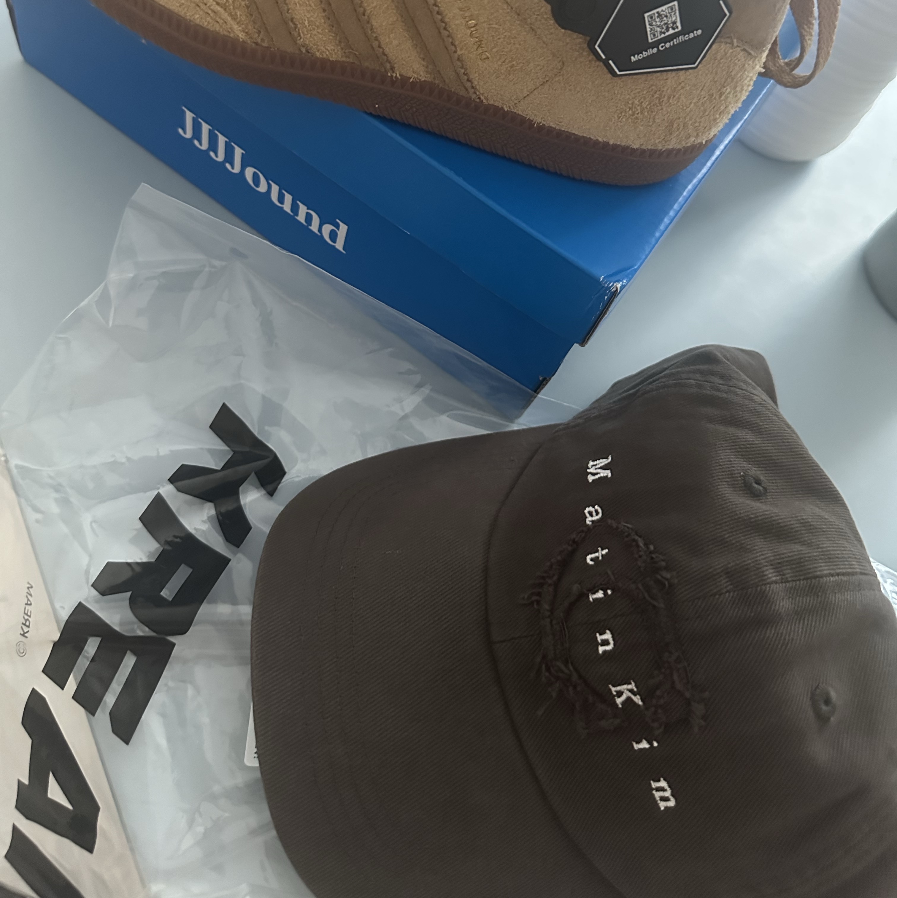 Coach x Matin Kim Baseball Cap Brown, Adidas x JJJJound Samba OG Mesa 착용 스타일