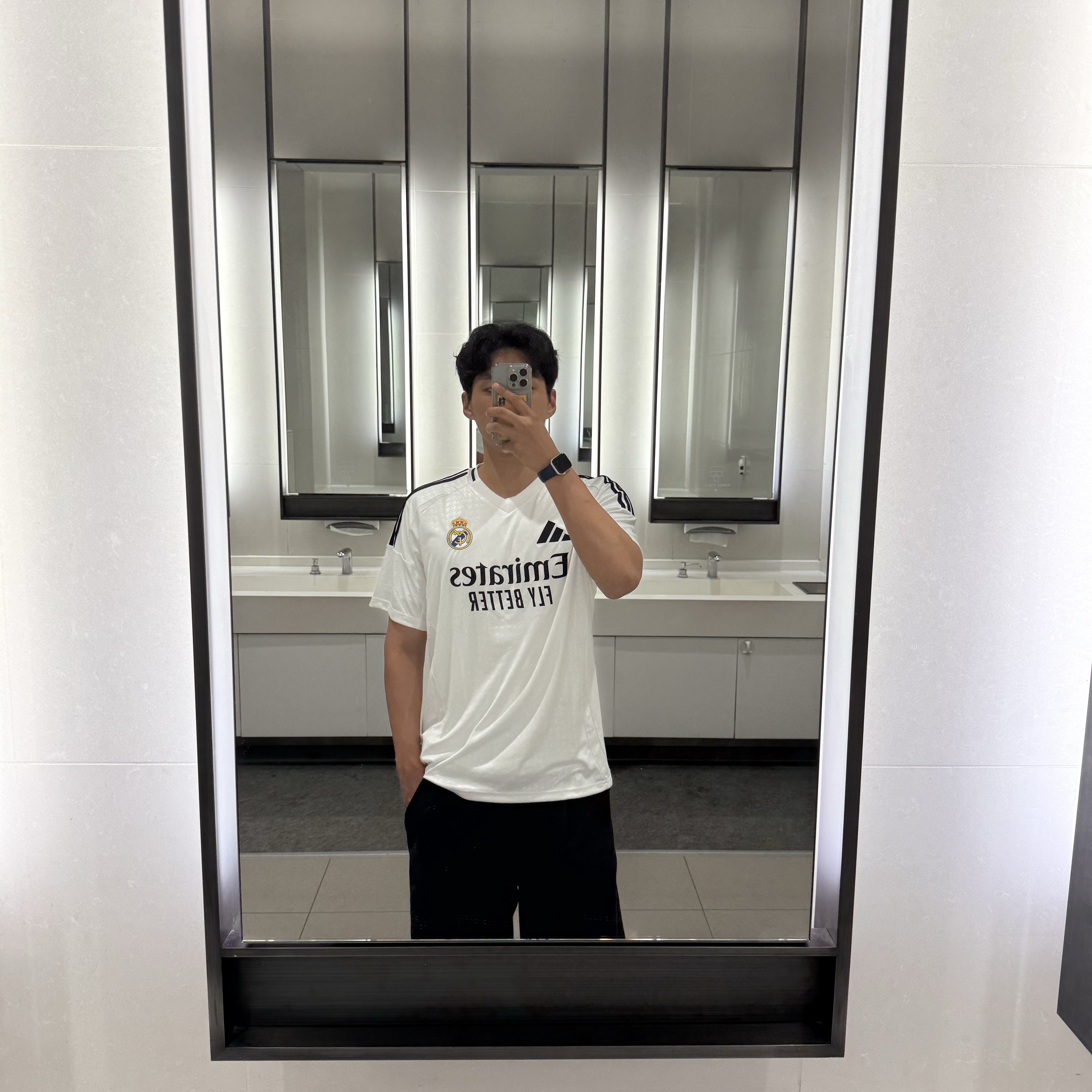 Adidas Real Madrid 2024/25 Home Jersey White - KR Sizing (Non Marking Ver.) 착용 스타일 - 2