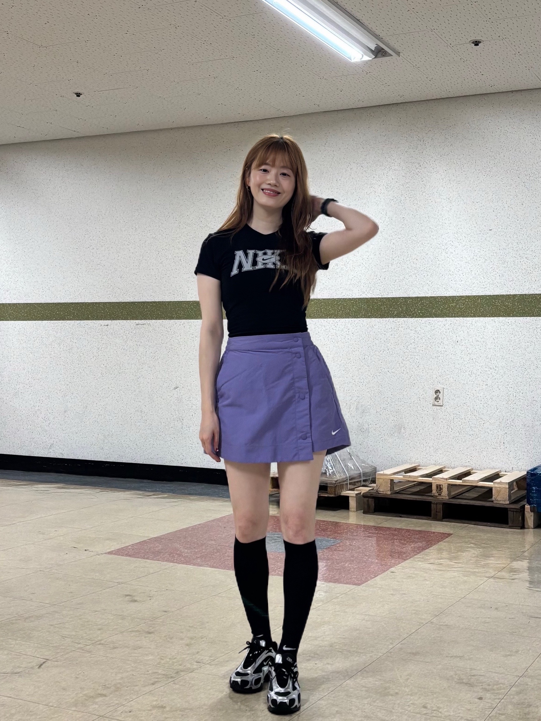 (W) Nike NSW Essential Woven Skort Dusty Amethyst White - Asia, (W) Nike Air Max Muse Black and Metallic Silver 착용 스타일 - 3