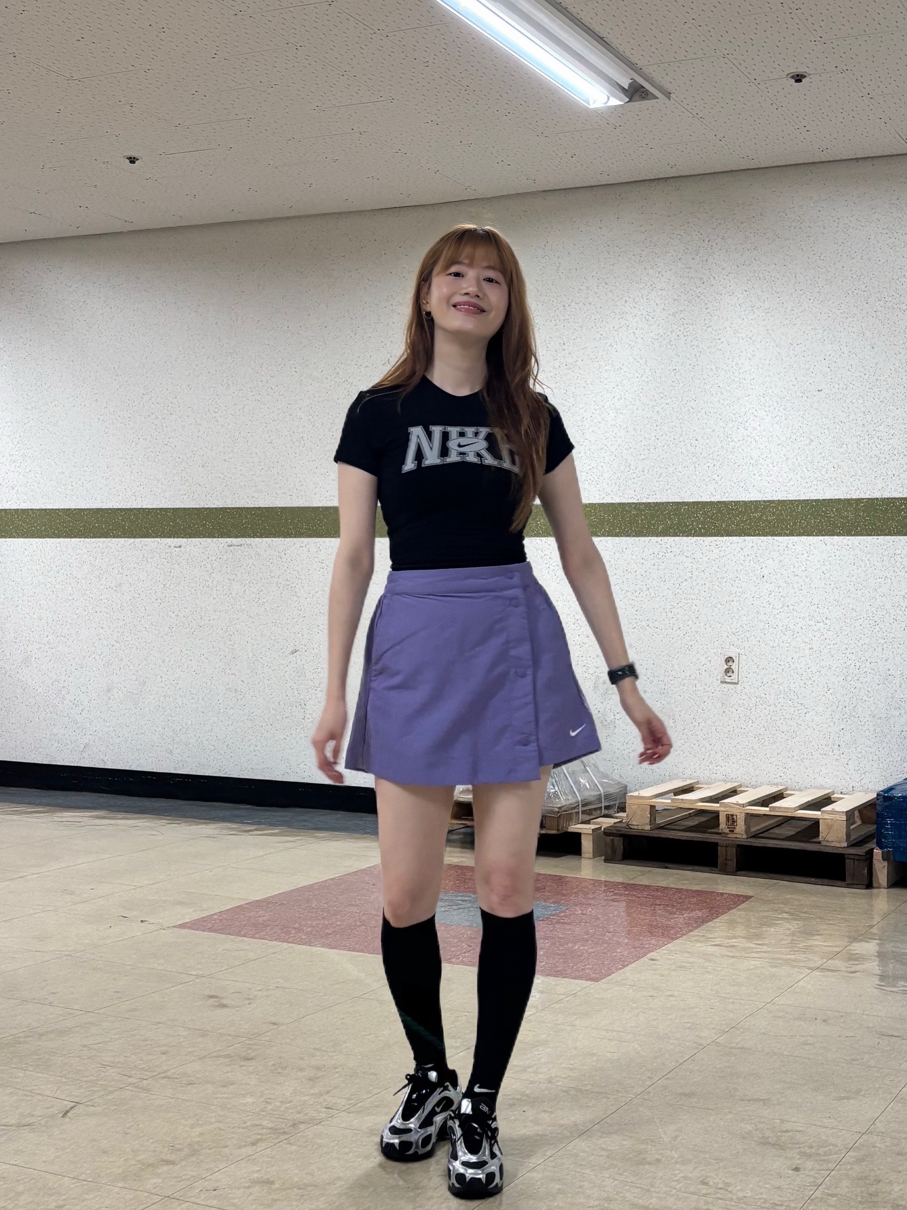 (W) Nike NSW Essential Woven Skort Dusty Amethyst White - Asia, (W) Nike Air Max Muse Black and Metallic Silver 착용 스타일 - 1