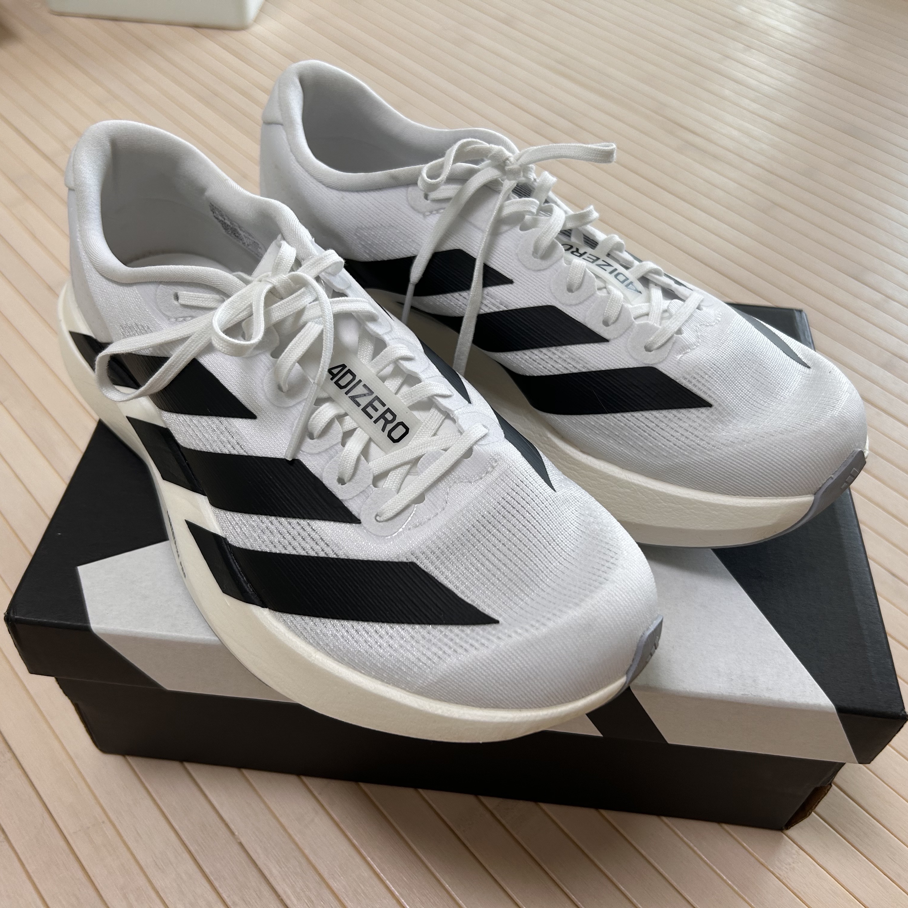 Adidas Adizero EVO SL Cloud White Core Black 착용 스타일 - 2