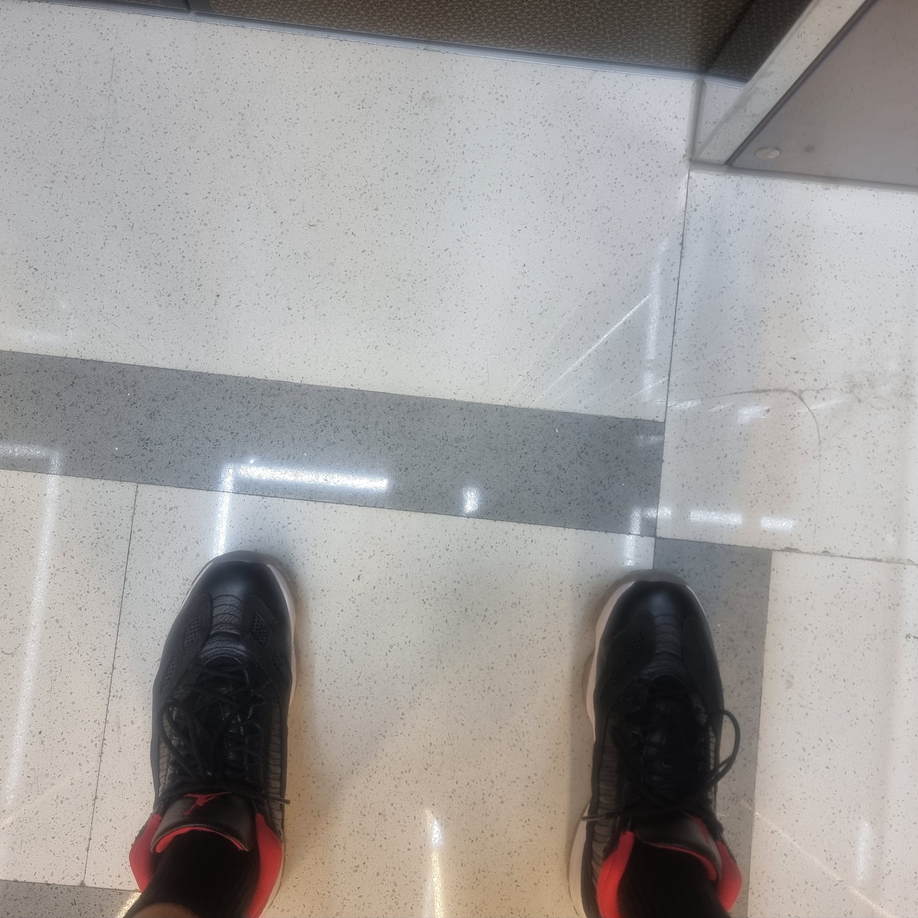Jordan 11 Retro Low IE Bred 2021, Jordan Everyday Ankle Socks Black (3 Pack/Korean Ver.) 착용 스타일