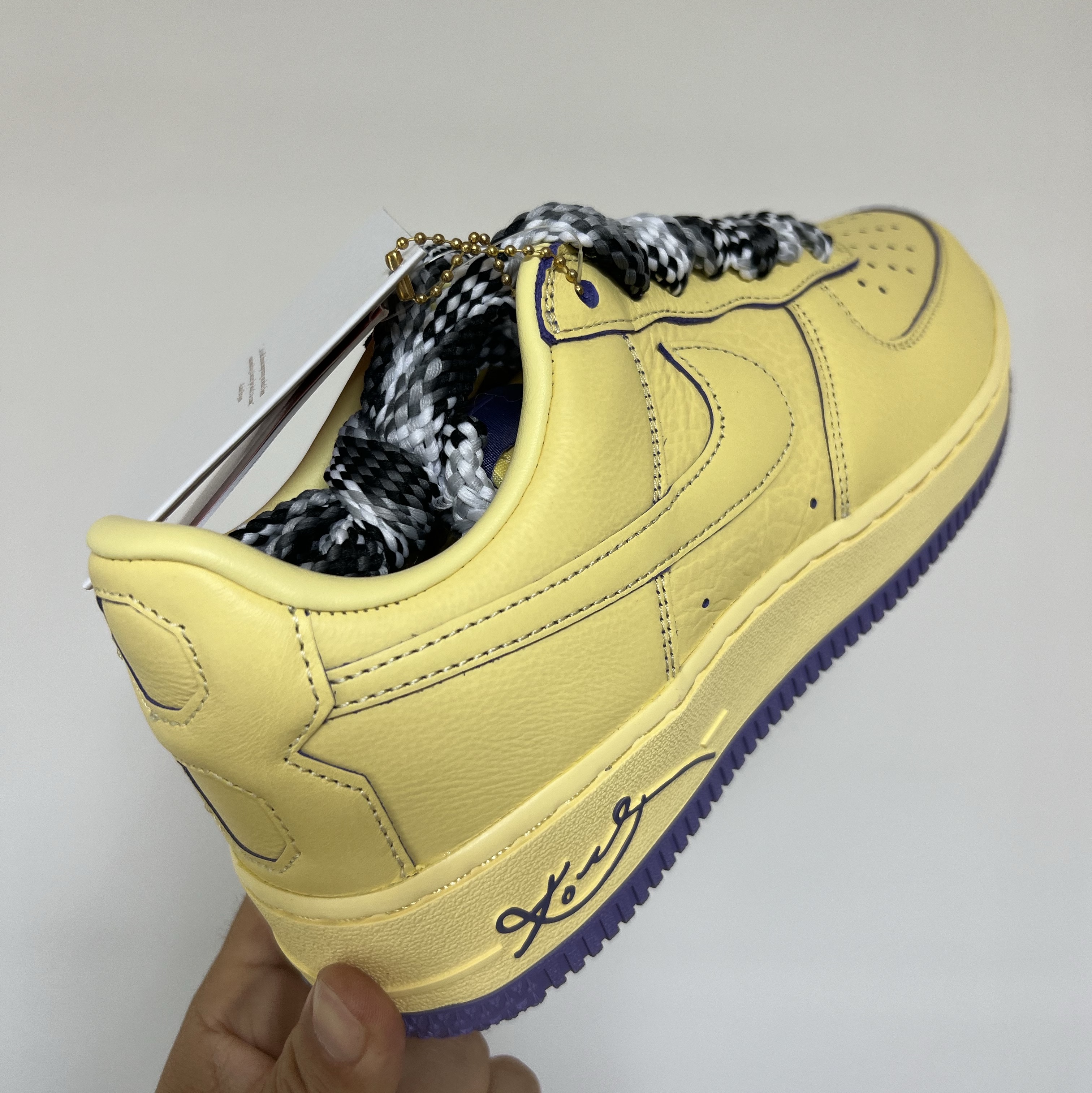 Nike Air Force 1 Low Protro Soft Yellow 착용 스타일 - 2