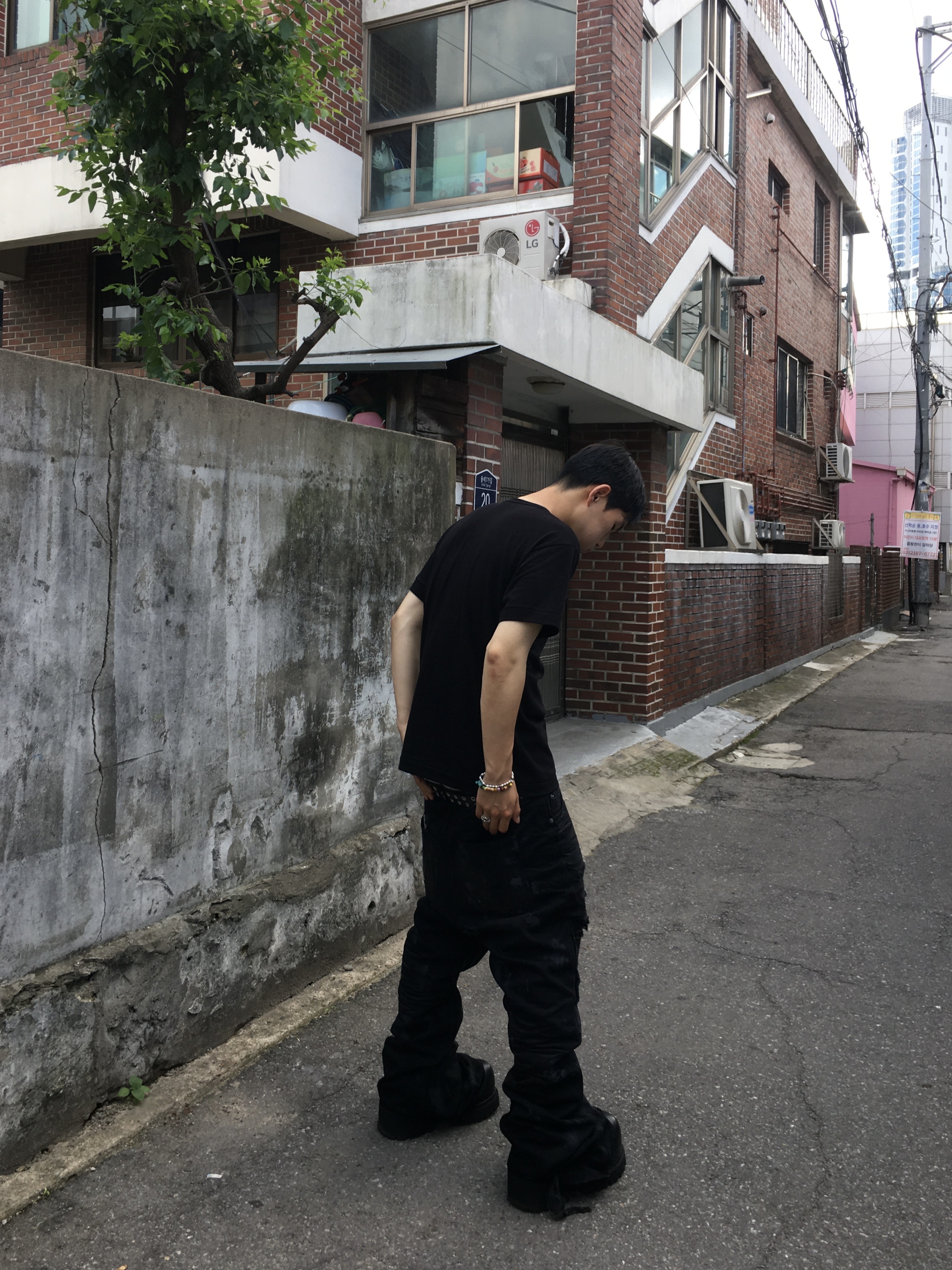 CDG 1986 Comme des Garcons T-Shirt Black, Balenciaga Stomper Bootie Black 착용 스타일 - 2