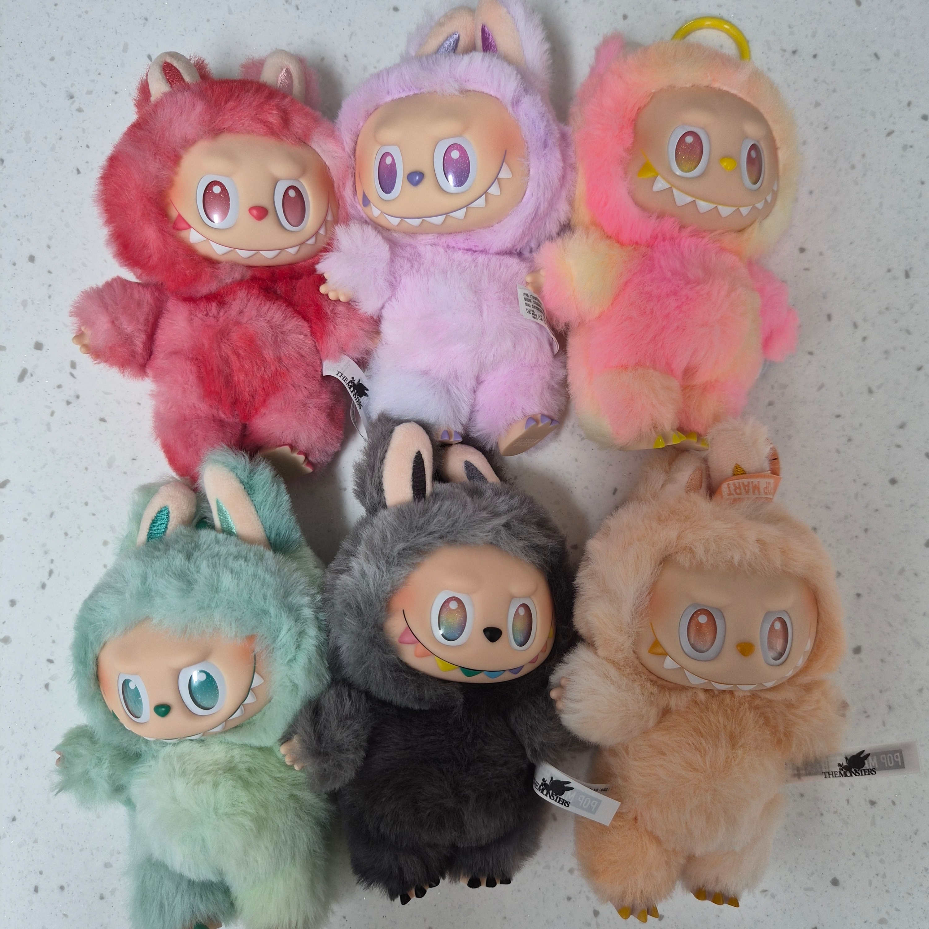 Pop Mart Labubu The Monsters Highlight Series Sealed Case (6 Blind Boxes) 착용 스타일
