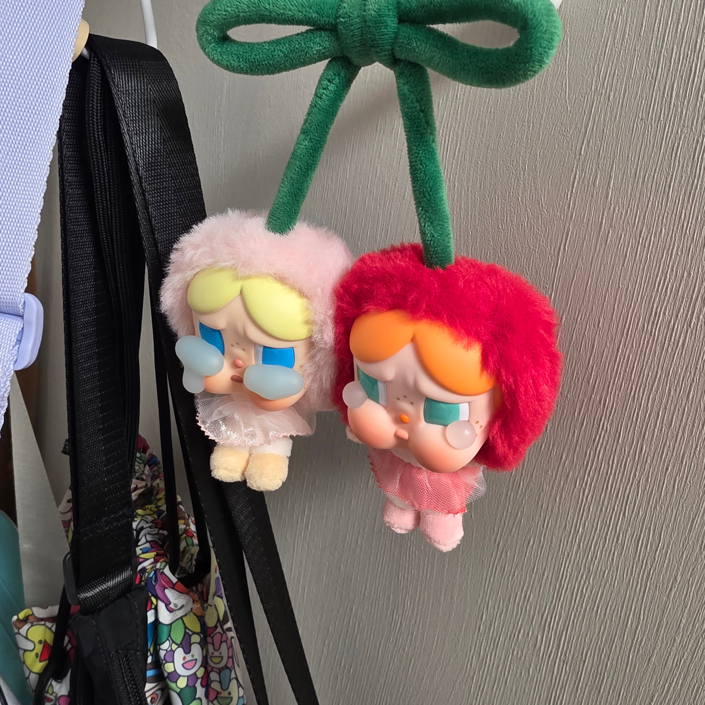 Pop Mart Crybaby Crying For Love Series Vinyl Plush 착용 스타일 - 1