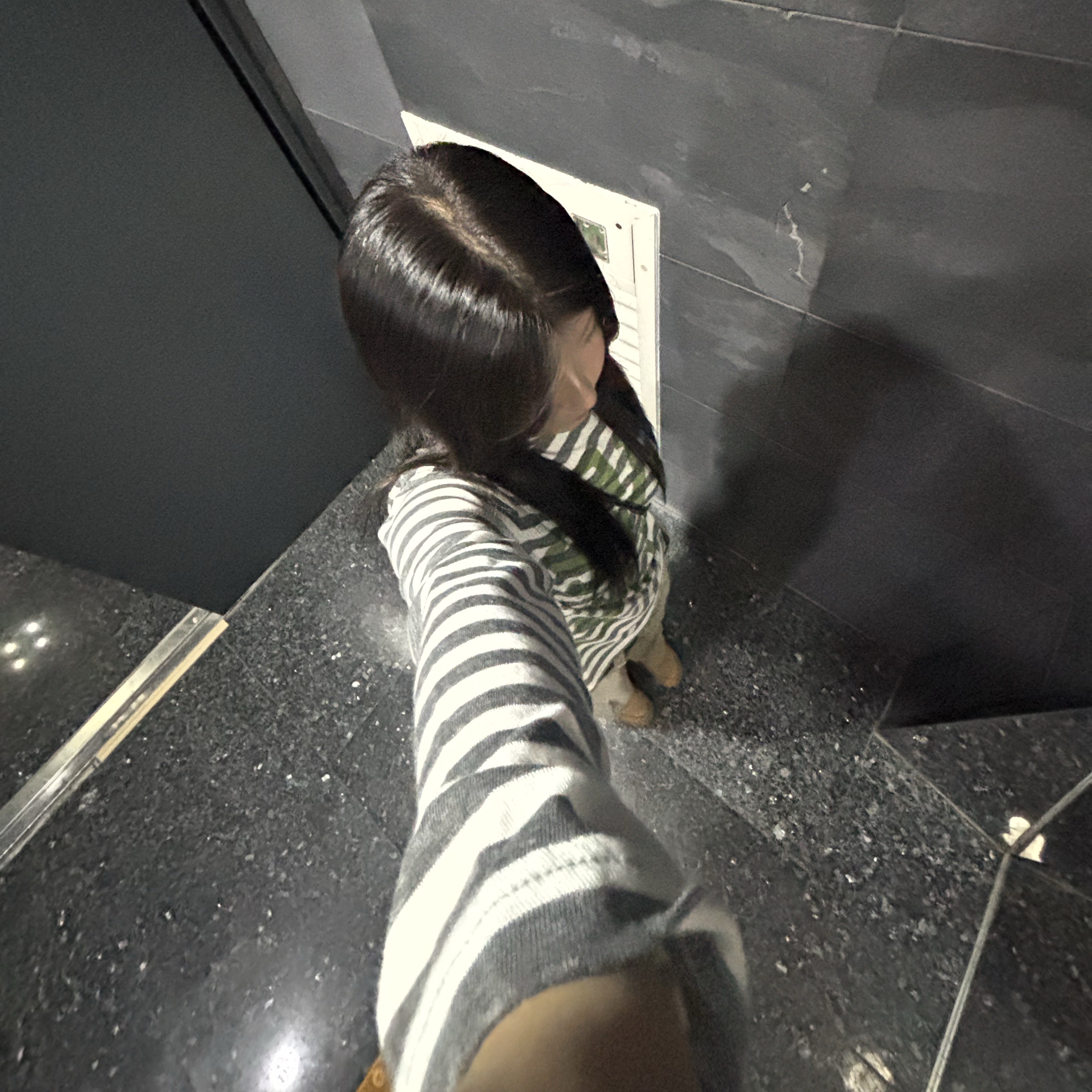 [KREAM 단독] Safarispot Women 1/2 Ticketing Stripe Border Tee Gray 착용 스타일