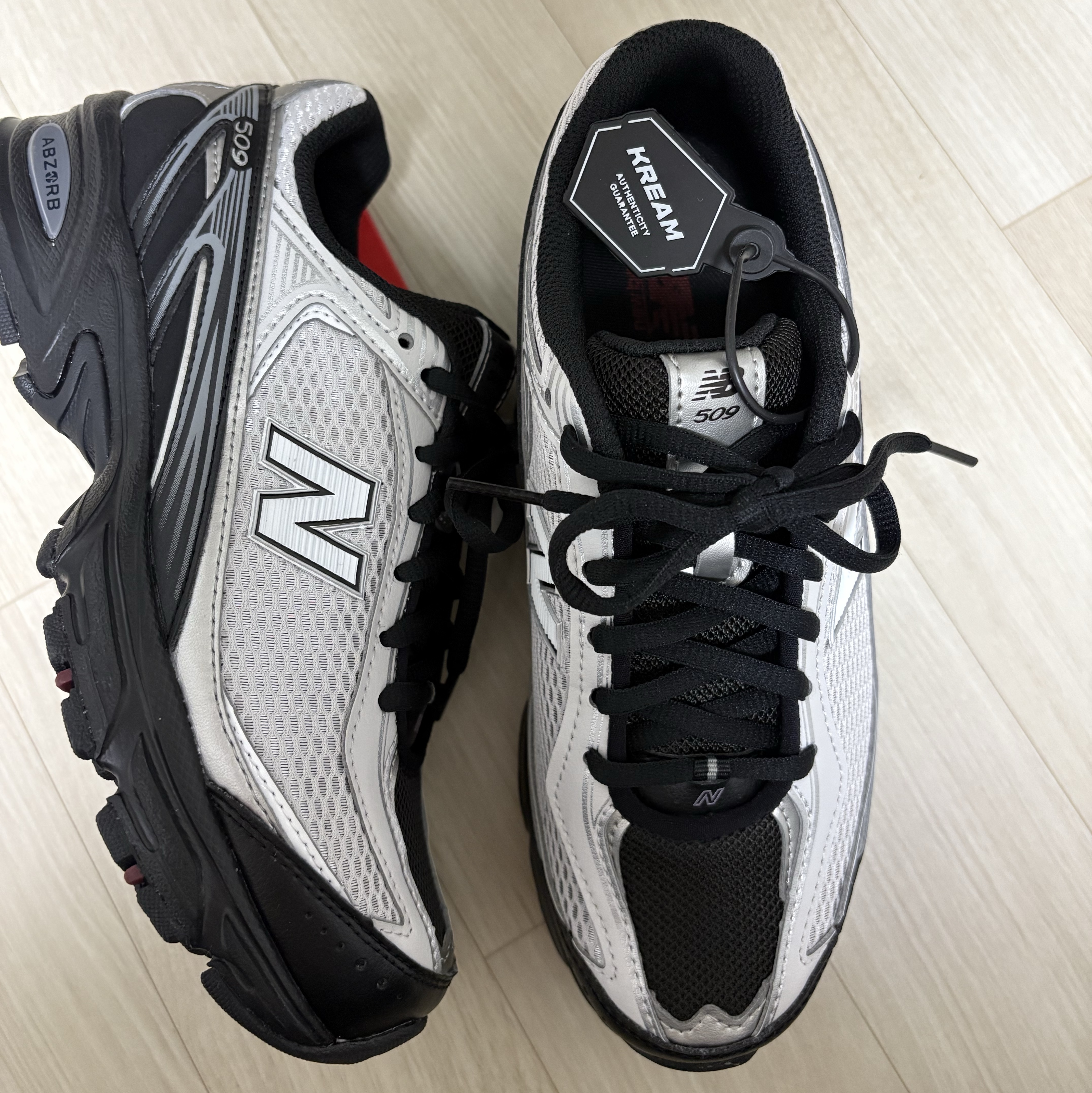 New Balance 509 Black Gray 착용 스타일