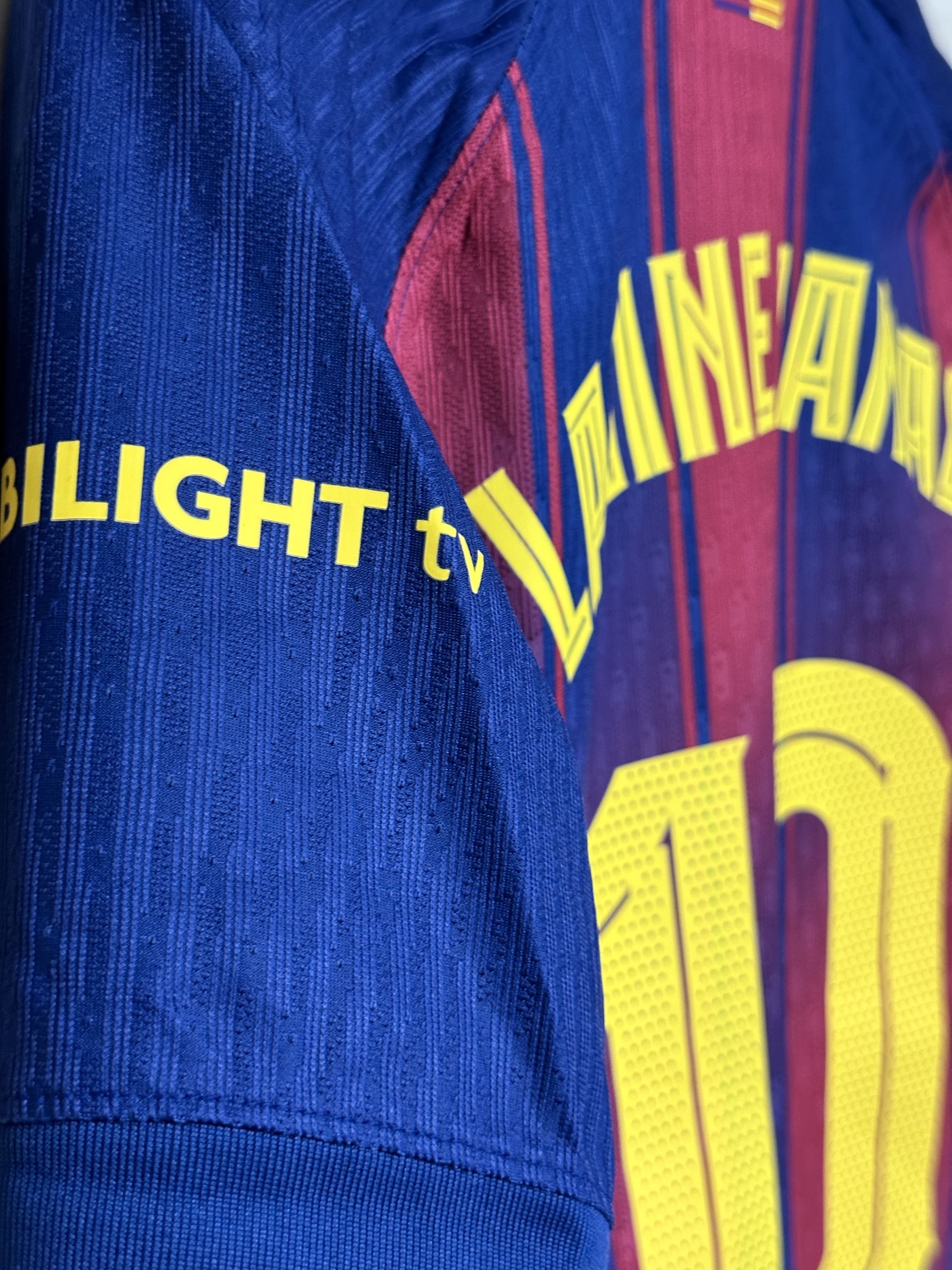 Nike FC Barcelona 2025/26 Stadium Home Dri-Fit Football Replica Jersey Deep Royal Blue Noble Red (Non Marking Ver.), Nike FC Barcelona 2025/26 Match Home Dri-Fit ADV Soccer Authentic Jersey Deep Royal Blue Noble Red (Non Marking Ver.) 착용 스타일 - 4