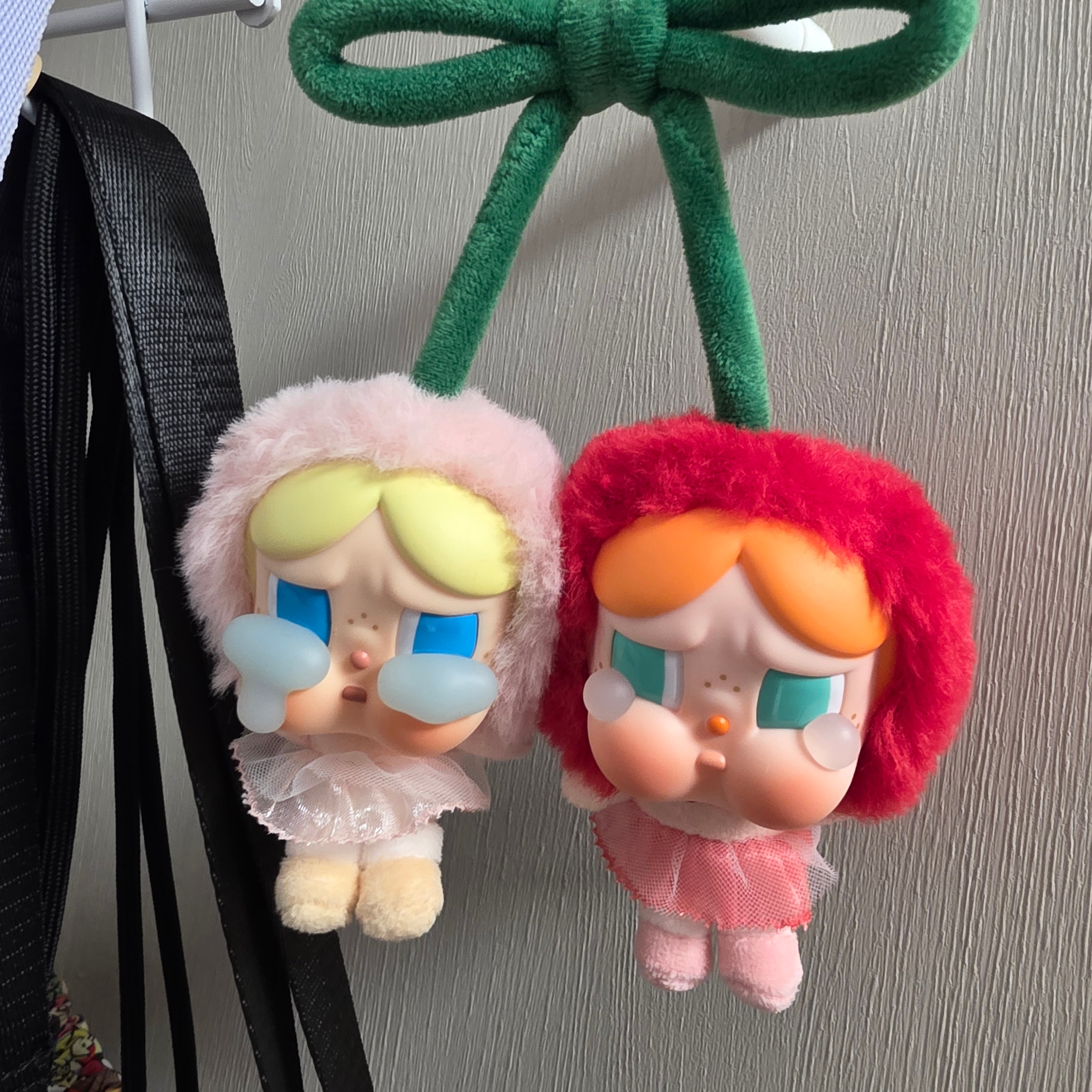 Pop Mart Crybaby Crying For Love Series Vinyl Plush 착용 스타일 - 2