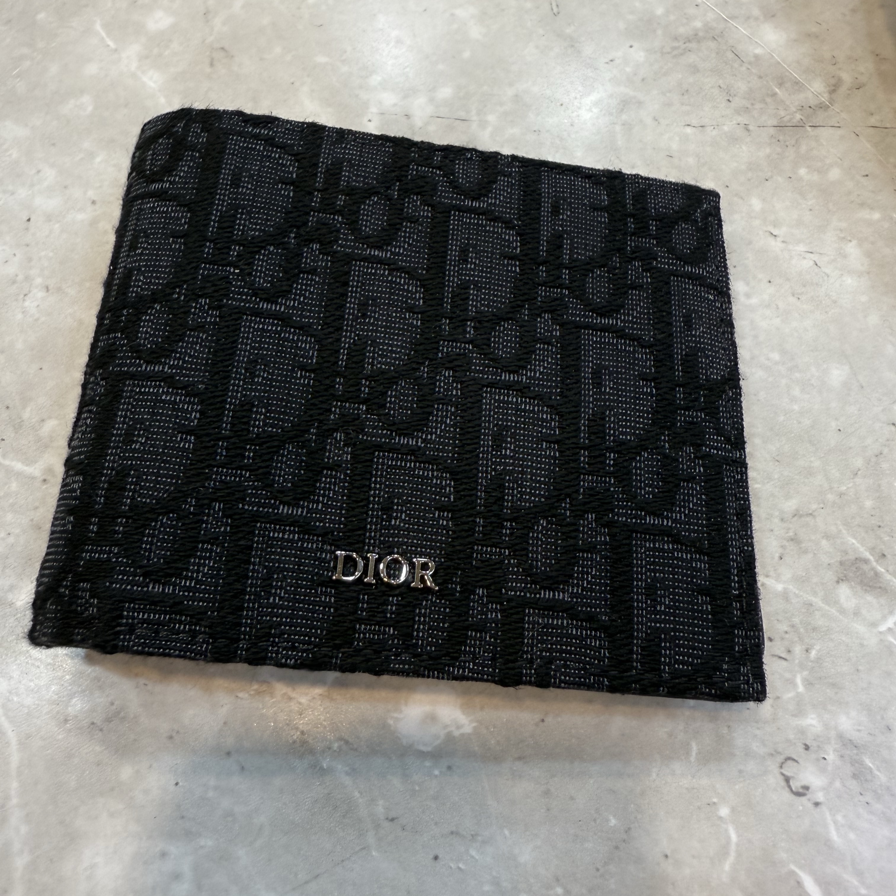 Dior Wallet Black Dior Oblique Jacquard 착용 스타일