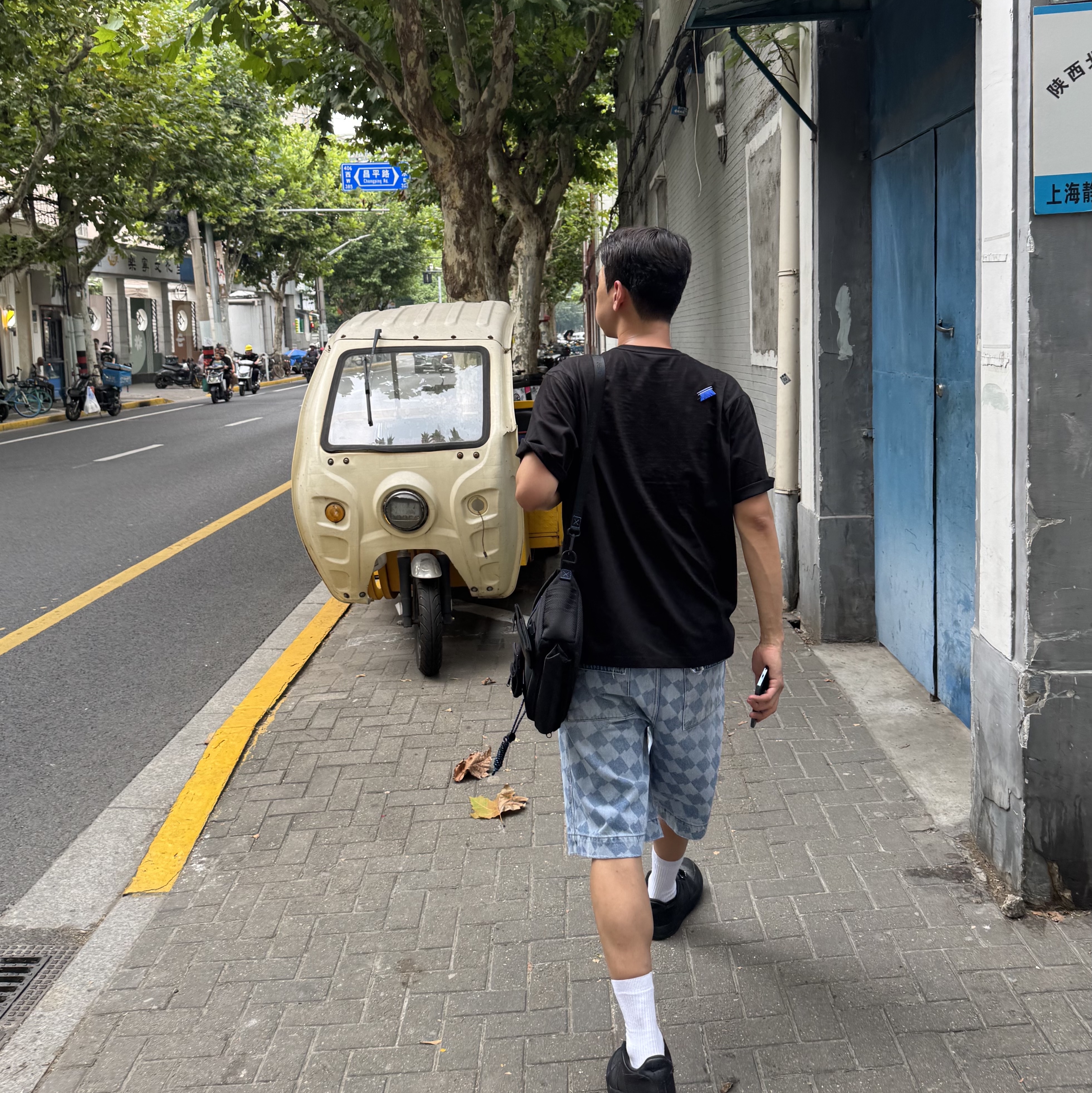 Ader Error Tetraight T-Shirt Product 52 Noir, Ader Error Tenit Shorts Jeans Blue 착용 스타일 - 1