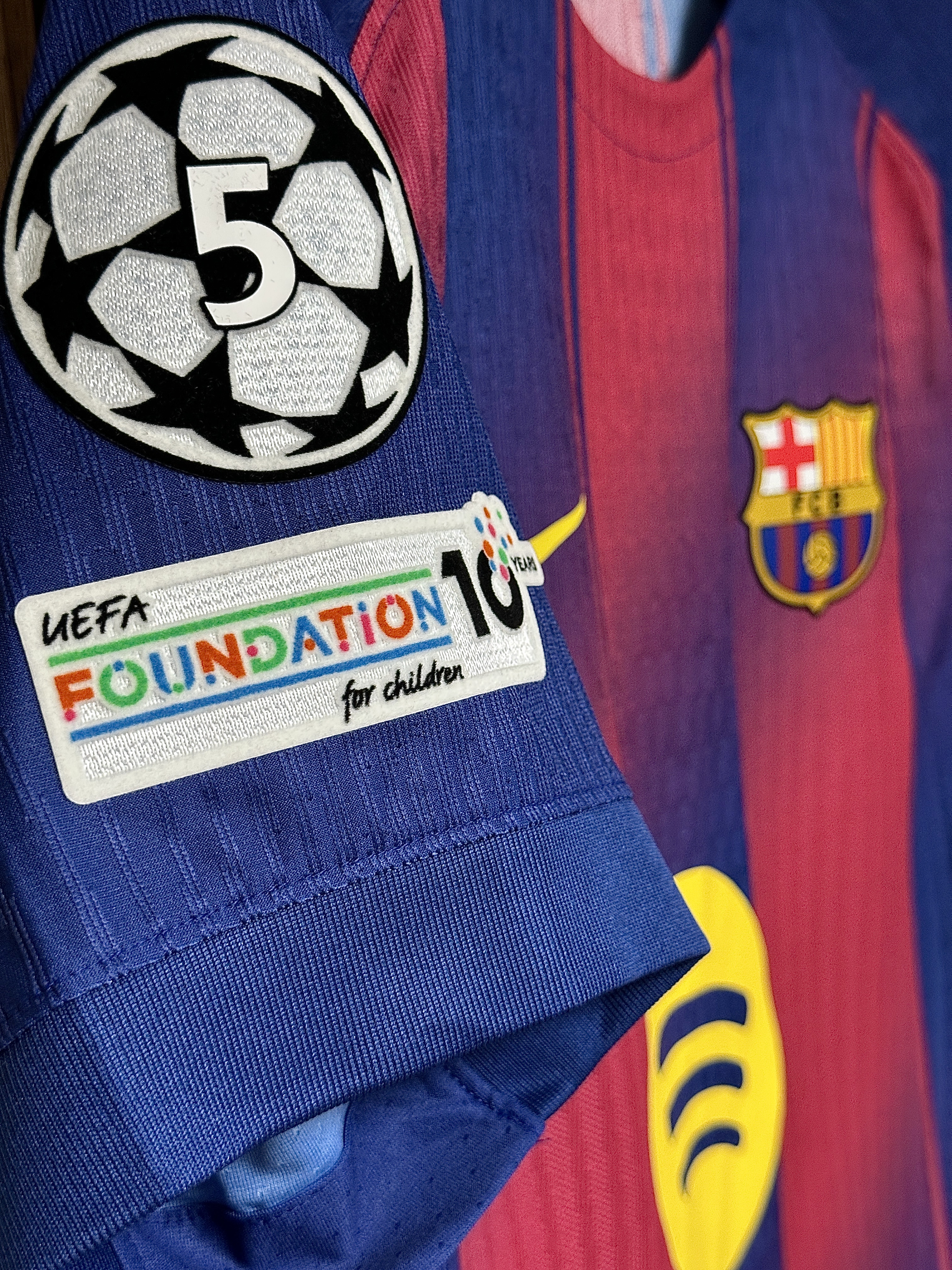 Nike FC Barcelona 2025/26 Stadium Home Dri-Fit Football Replica Jersey Deep Royal Blue Noble Red (Non Marking Ver.), Nike FC Barcelona 2025/26 Match Home Dri-Fit ADV Soccer Authentic Jersey Deep Royal Blue Noble Red (Non Marking Ver.) 착용 스타일 - 3