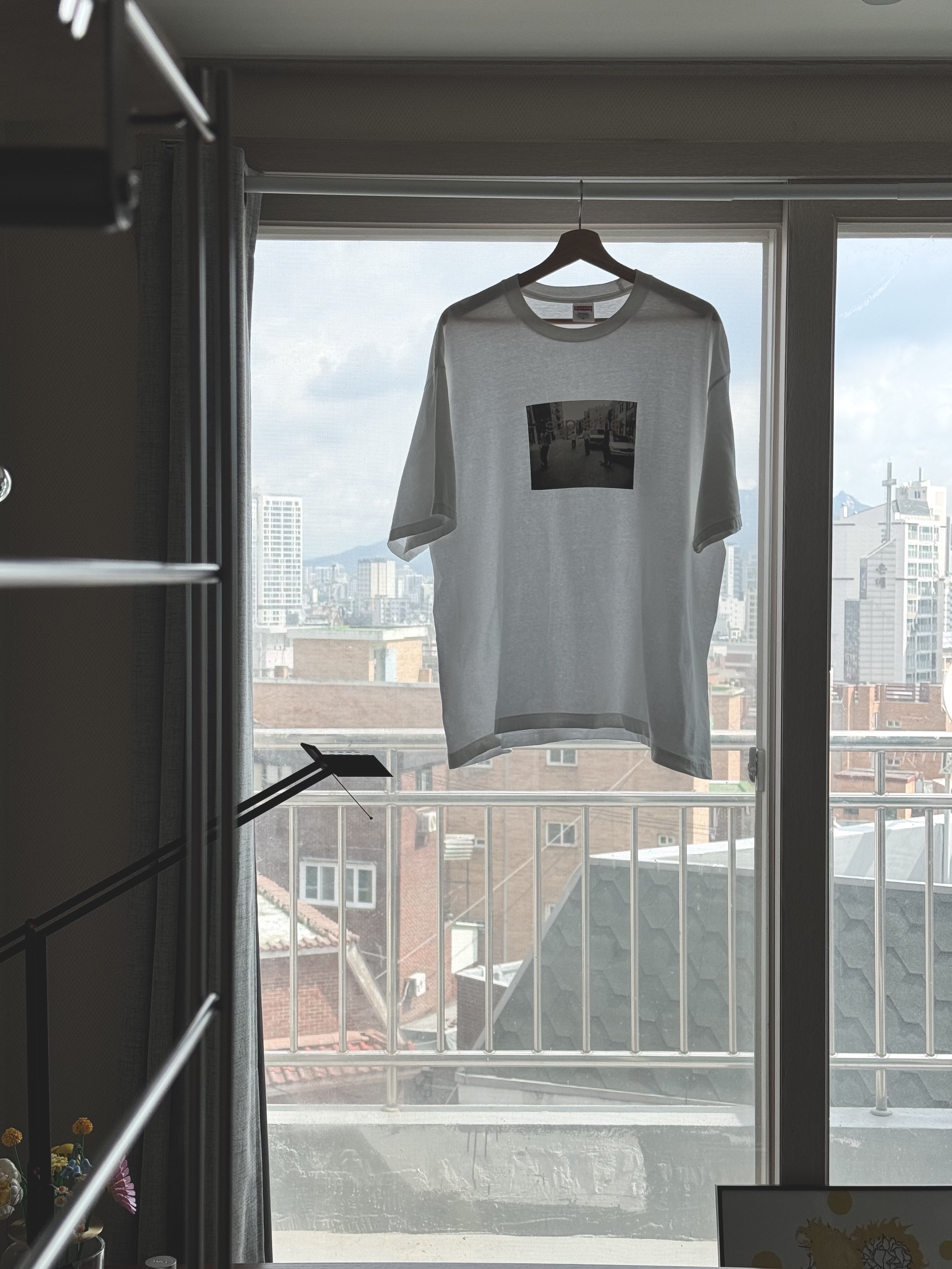 Supreme Crew 96 T-Shirt White - 24SS, (W) Nike Shox TL Black and Max Orange 착용 스타일 - 1