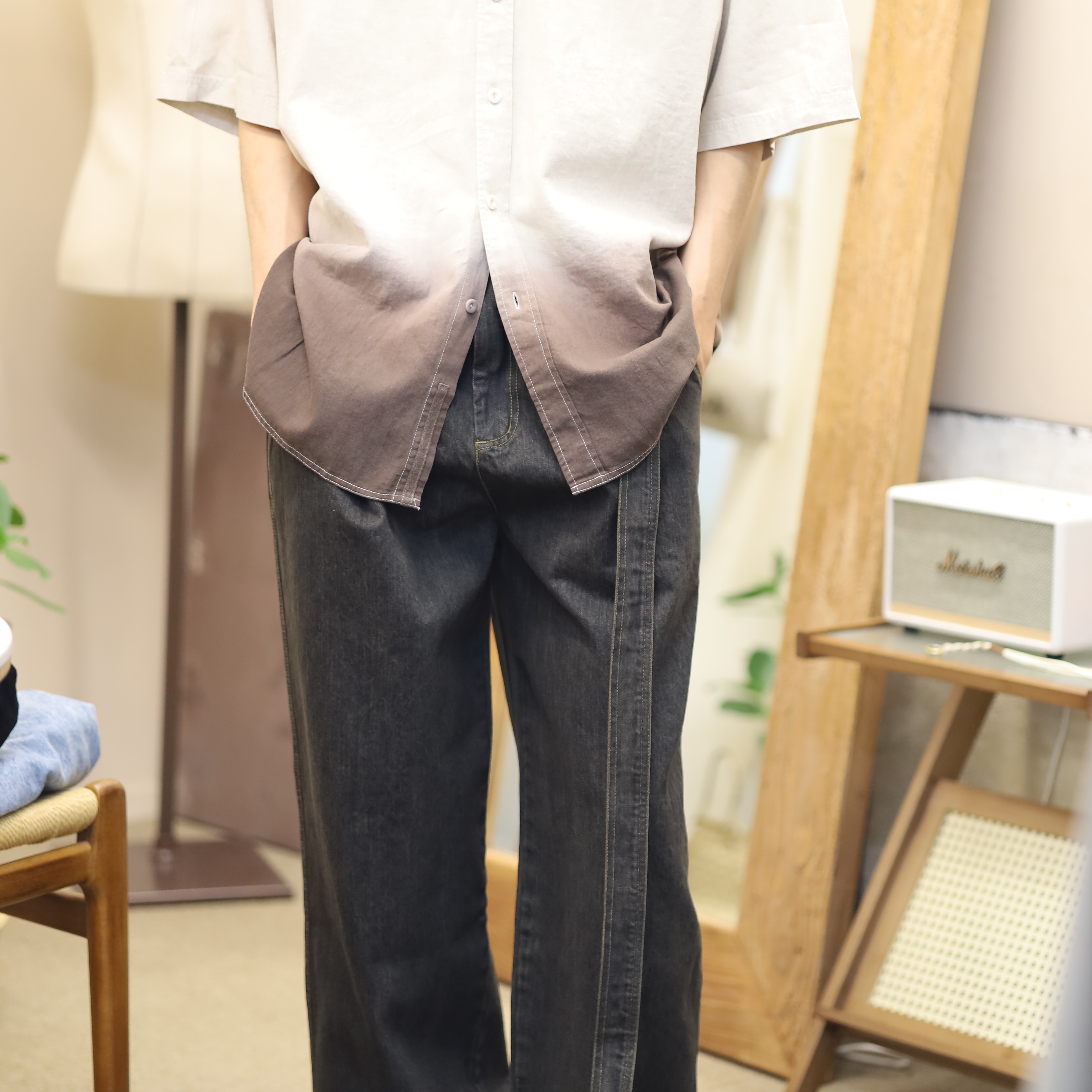 NA A NANA Pleats Belted Denim Pants Vintage Black, NA A NANA Cut Off Henley Neck T-Shirt Beige 착용 스타일 - 4
