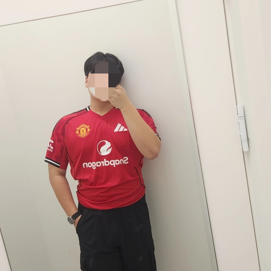 Adidas Manchester United 2025/26 Home Jersey Mufc Red - KR Sizing (Non Marking Ver.) 착용 스타일