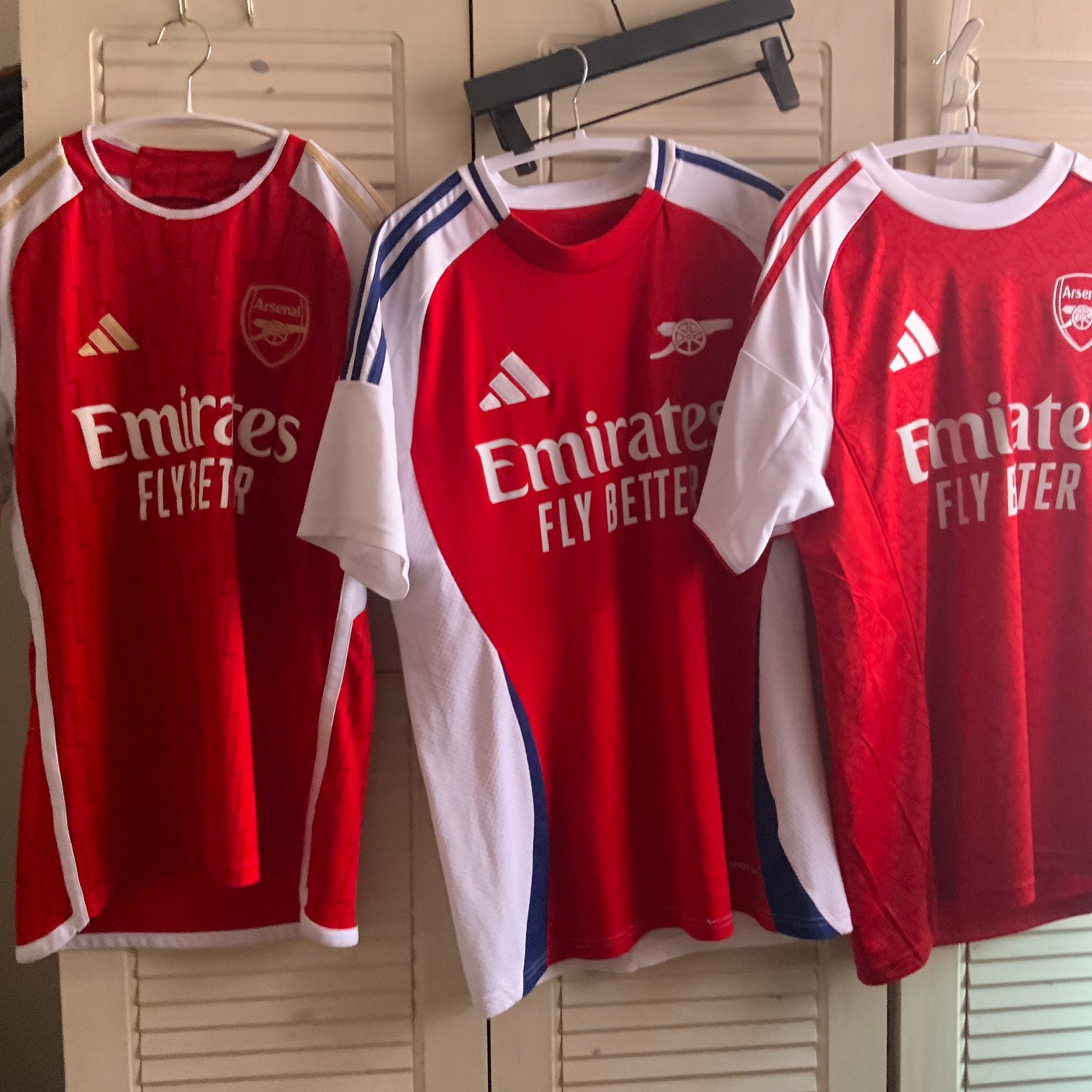Adidas Arsenal 2024/25 Home Jersey Better Scarlet White - KR Sizing (Non Marking Ver.), Adidas Arsenal 2025/26 Home Jersey Better Scarlet White - KR Sizing (Non Marking Ver.) 착용 스타일 - 2