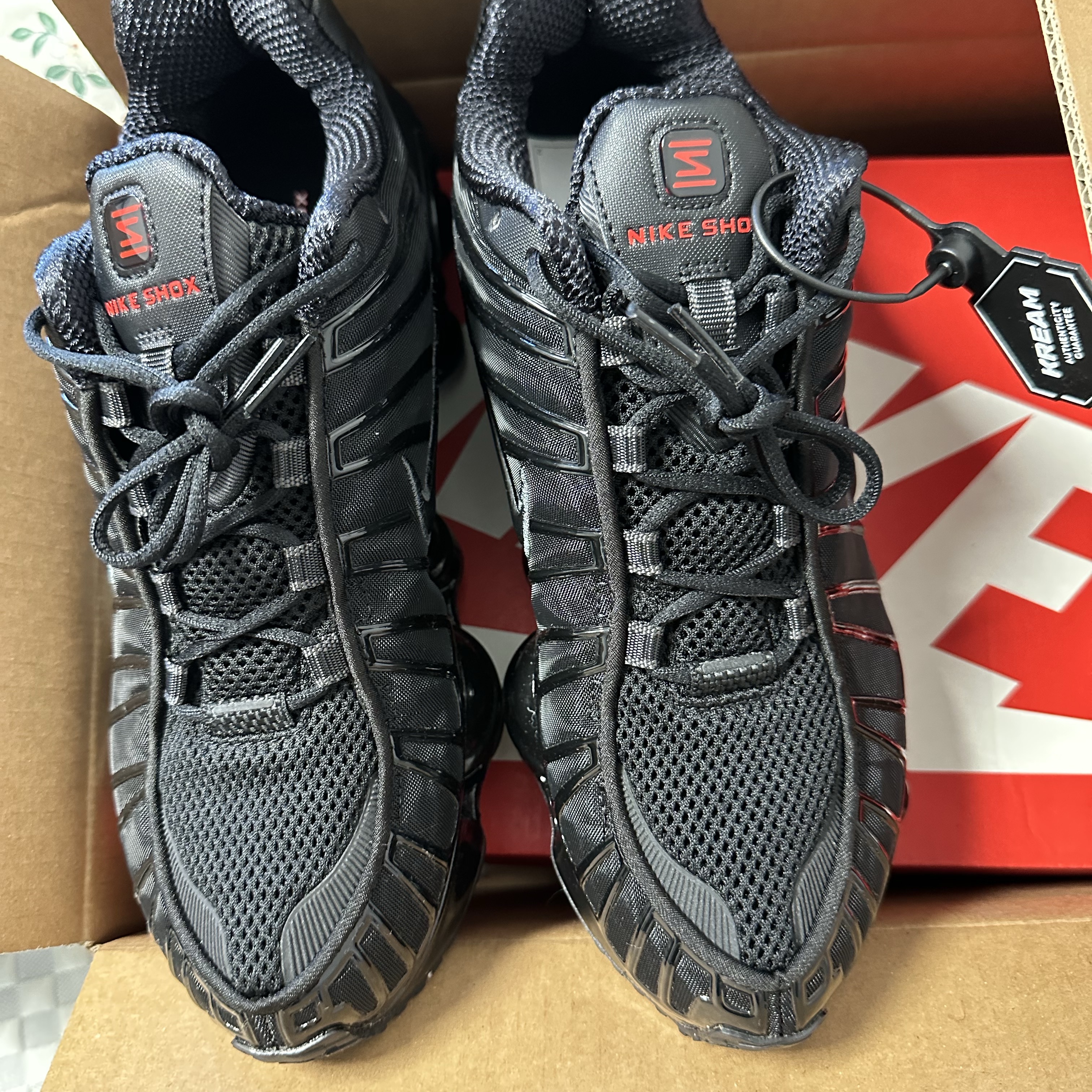 (W) Nike Shox TL Black and Max Orange 착용 스타일 - 1