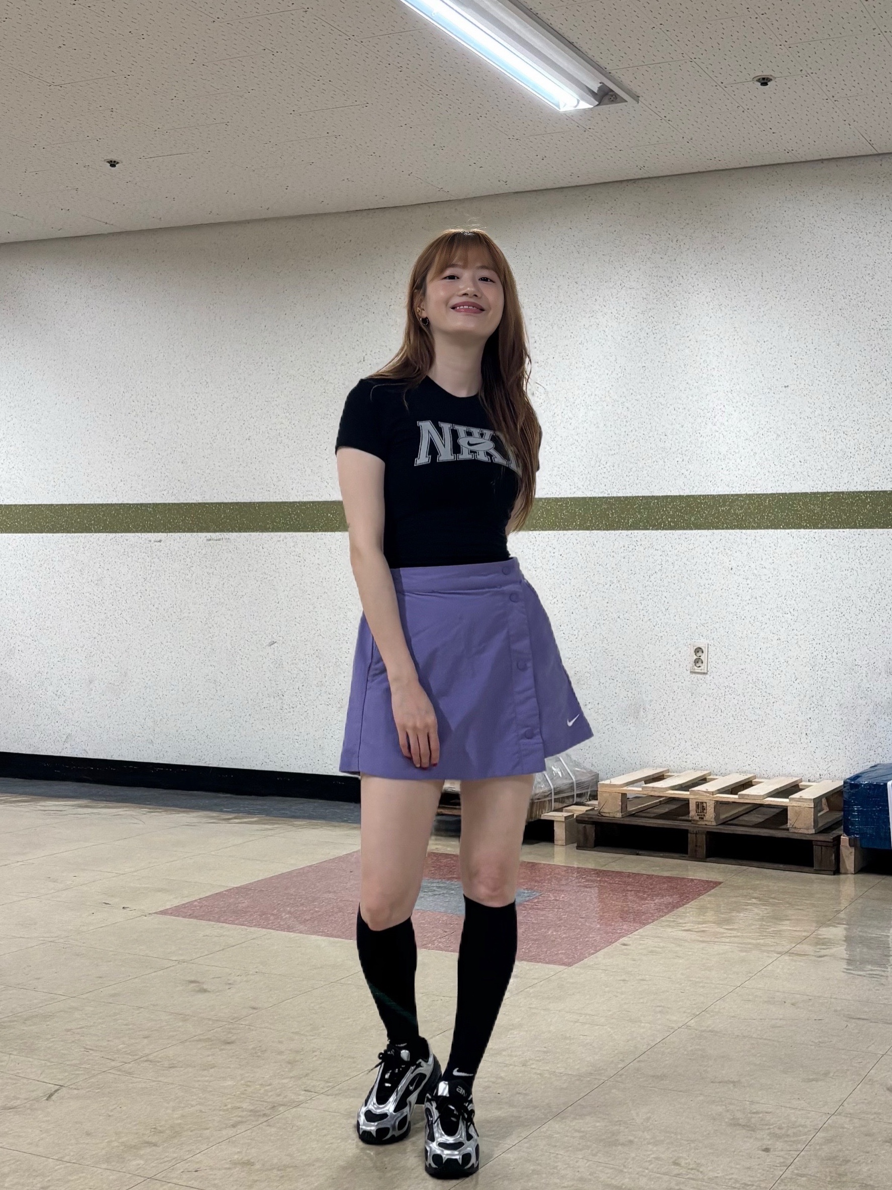 (W) Nike NSW Essential Woven Skort Dusty Amethyst White - Asia, (W) Nike Air Max Muse Black and Metallic Silver 착용 스타일 - 5