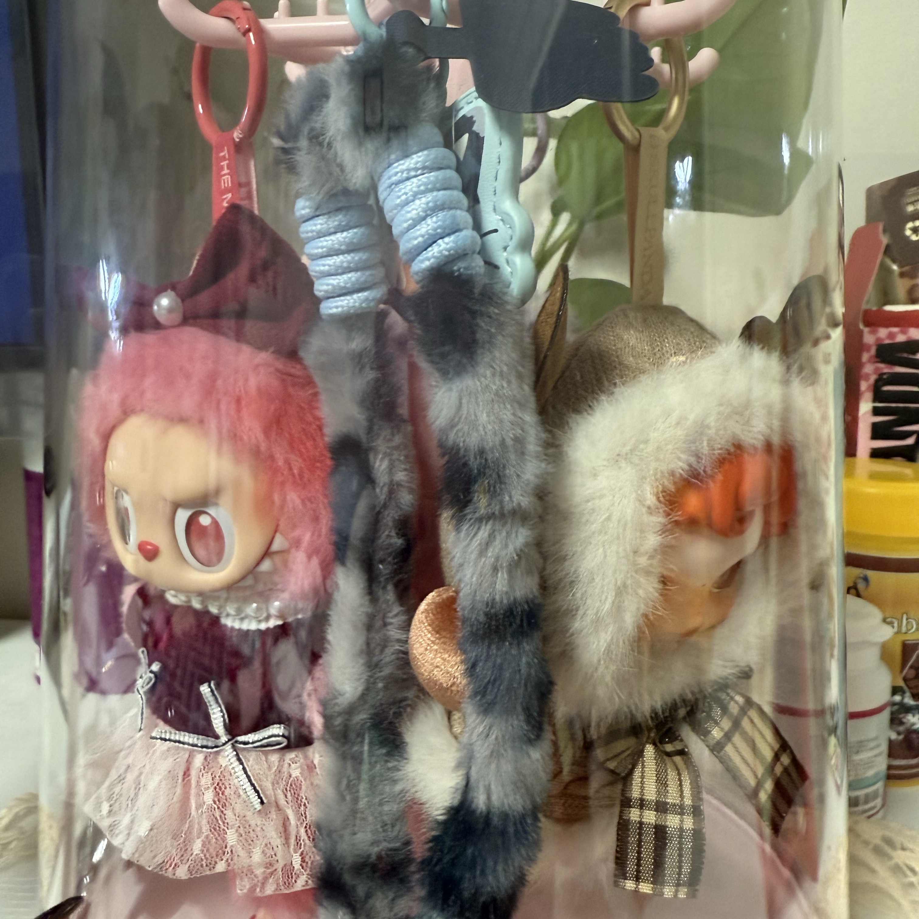 Pop Mart Crybaby Wild But Cutie Series Phone Charm (1 Blind Box) 착용 스타일