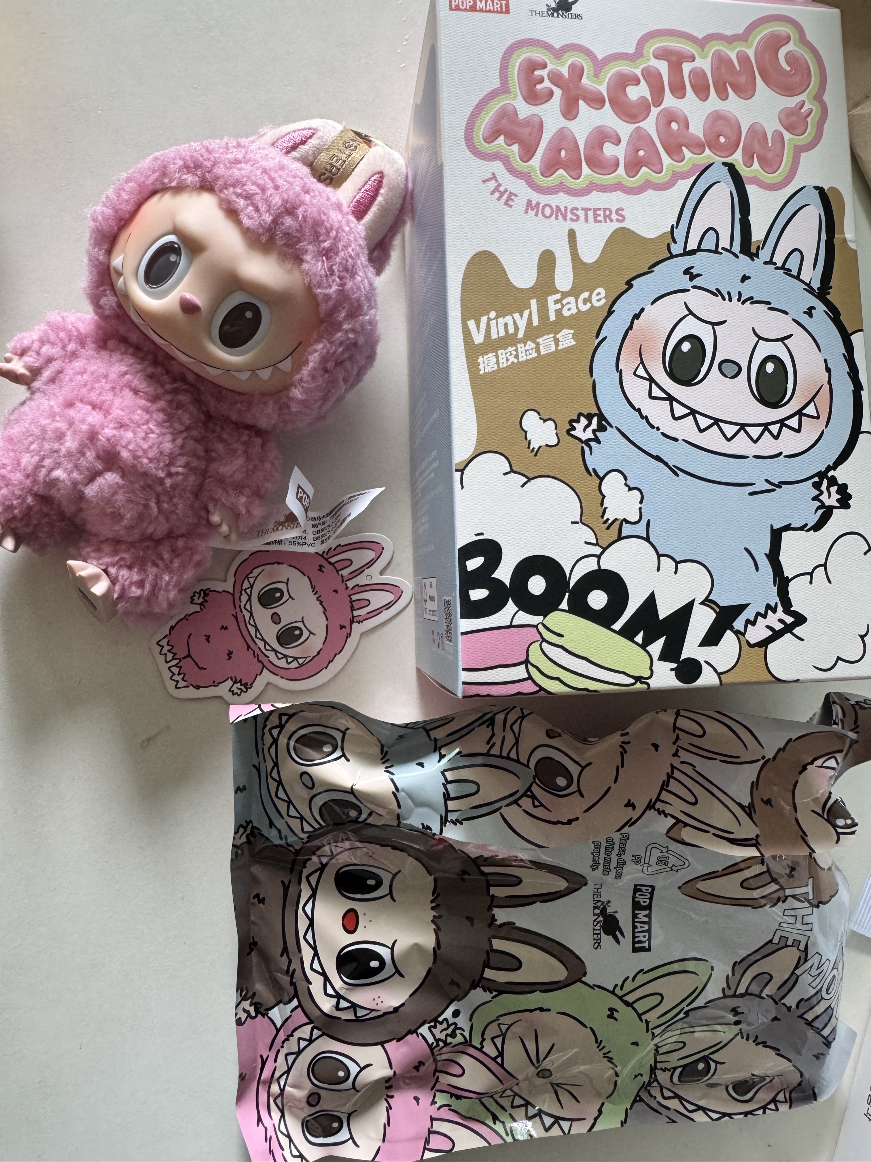 Pop Mart The Monsters Labubu Tasty Macarons Series Sealed Case (6 Blind Boxes) 착용 스타일 - 1