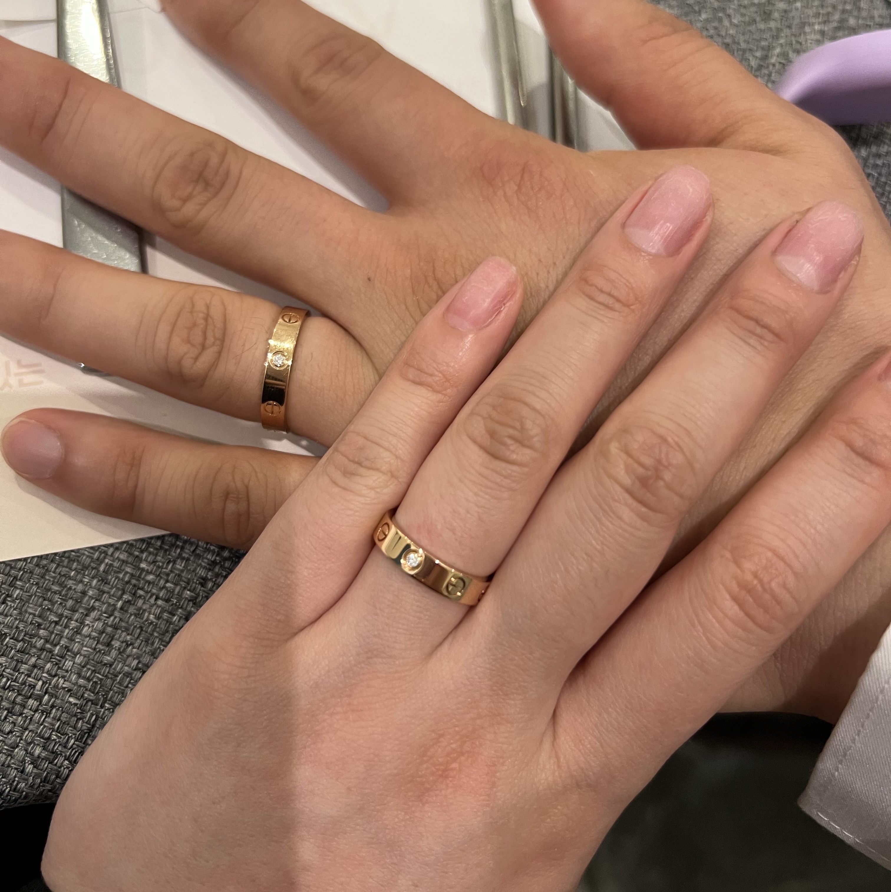 Cartier Love Wedding Band Rose Gold Diamond 착용 스타일 - 1