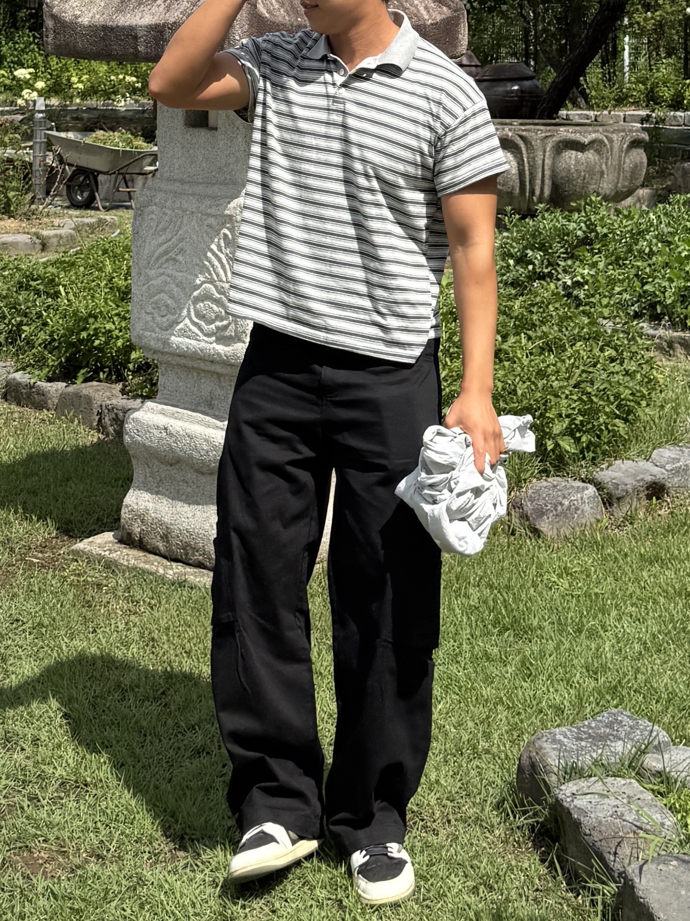 Jordan 1 x Travis Scott Retro Low OG SP Reverse Olive, Jordan 1 x Travis Scott x Fragment Retro Low OG SP Military Blue 착용 스타일 - 1