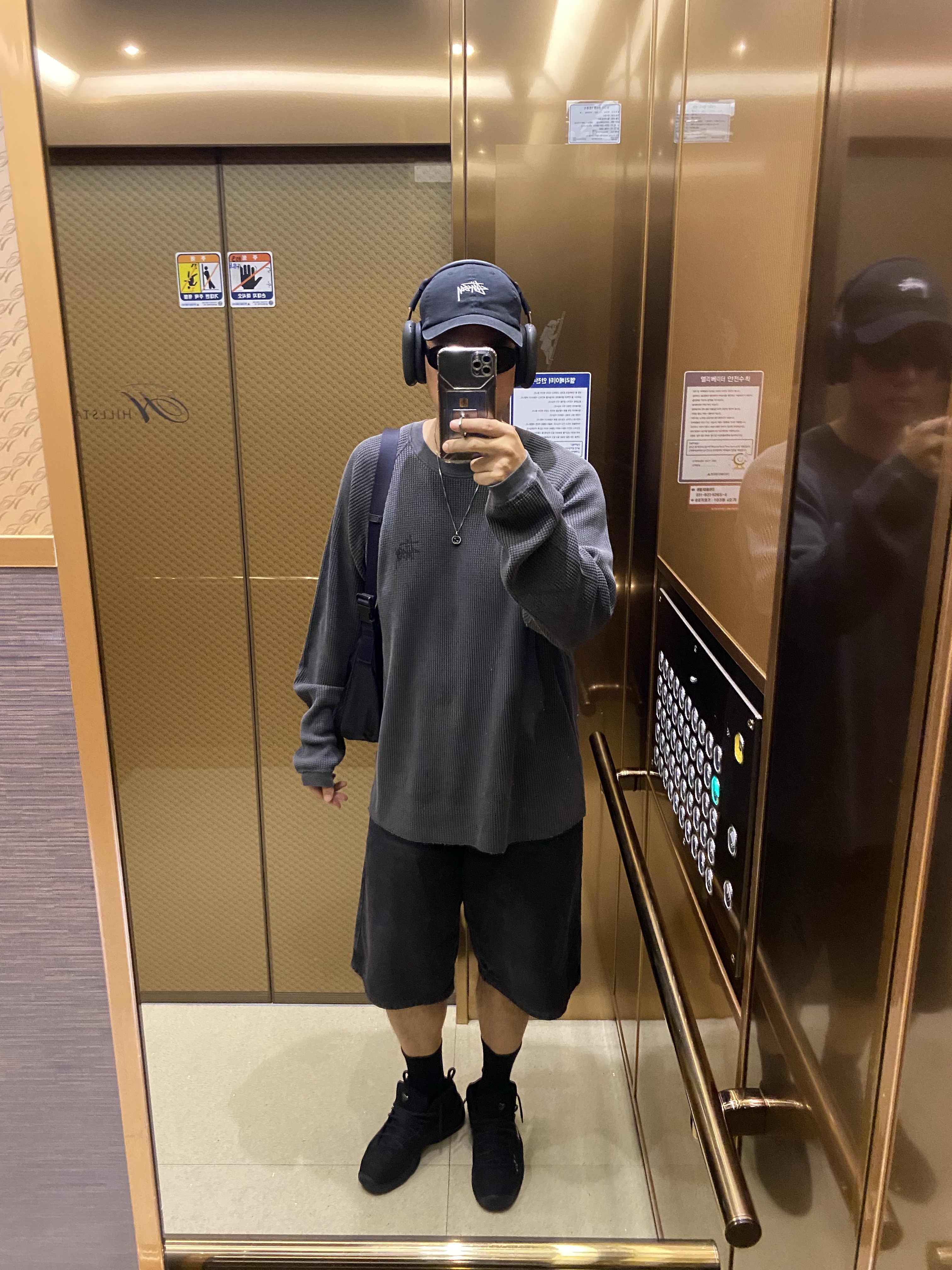 Apple AirPods Max USB C Midnight (Korean Ver.), Stussy Landon Sunglasses Black Black Lens 착용 스타일 - 1