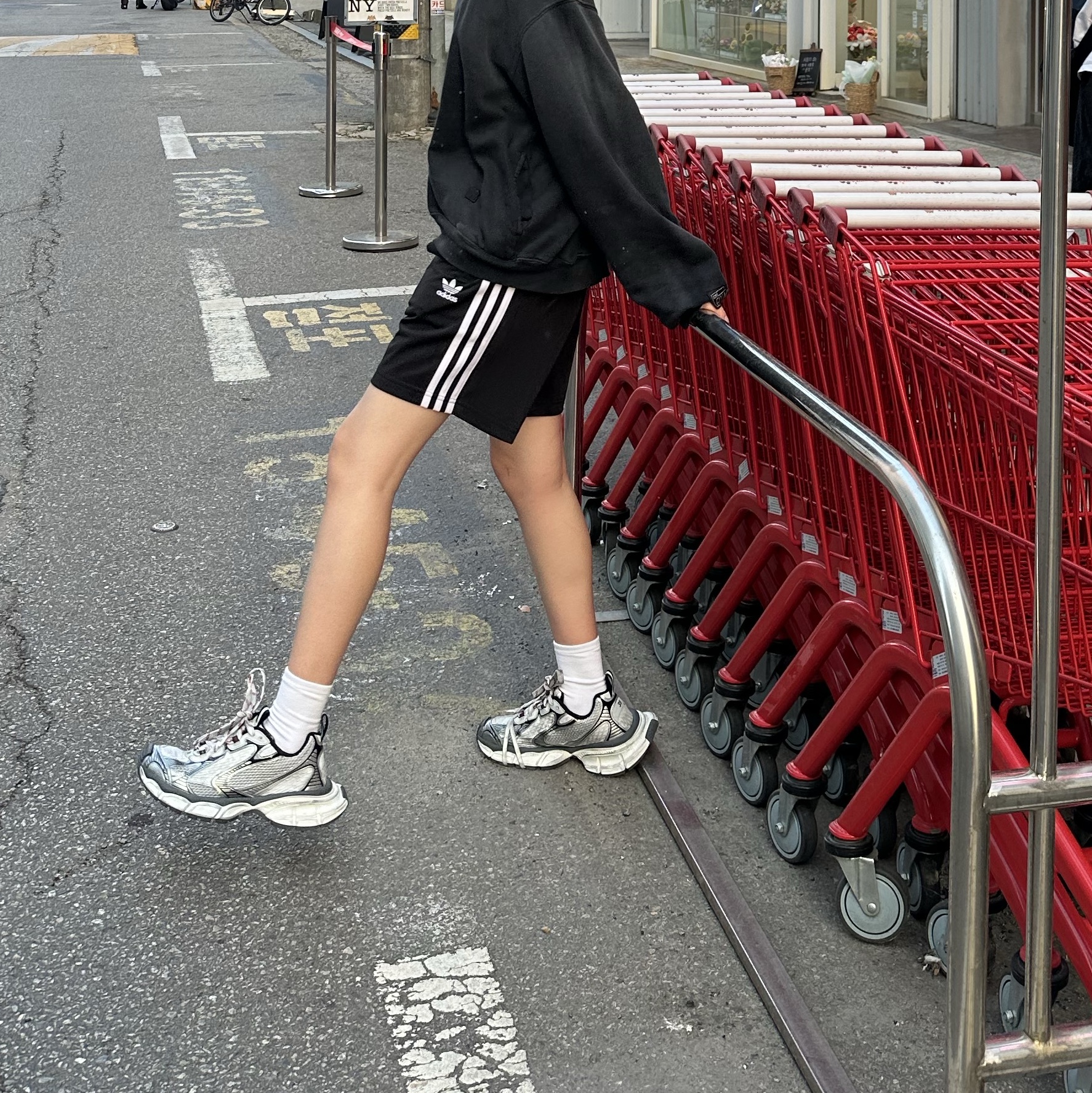 Balenciaga 3XL Sneakers Grey White Red, Balenciaga 3XL Sneakers White Black 착용 스타일 - 4