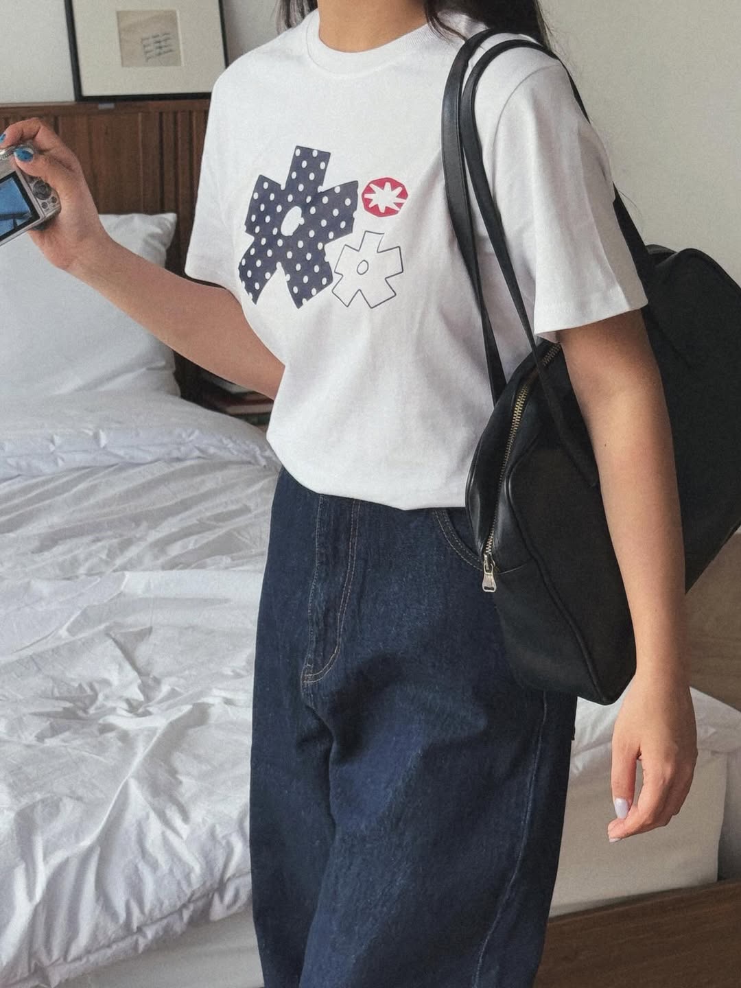 SLOW RECORD HOUSE Polka Dot Star T-Shirt White 착용 스타일 - 3
