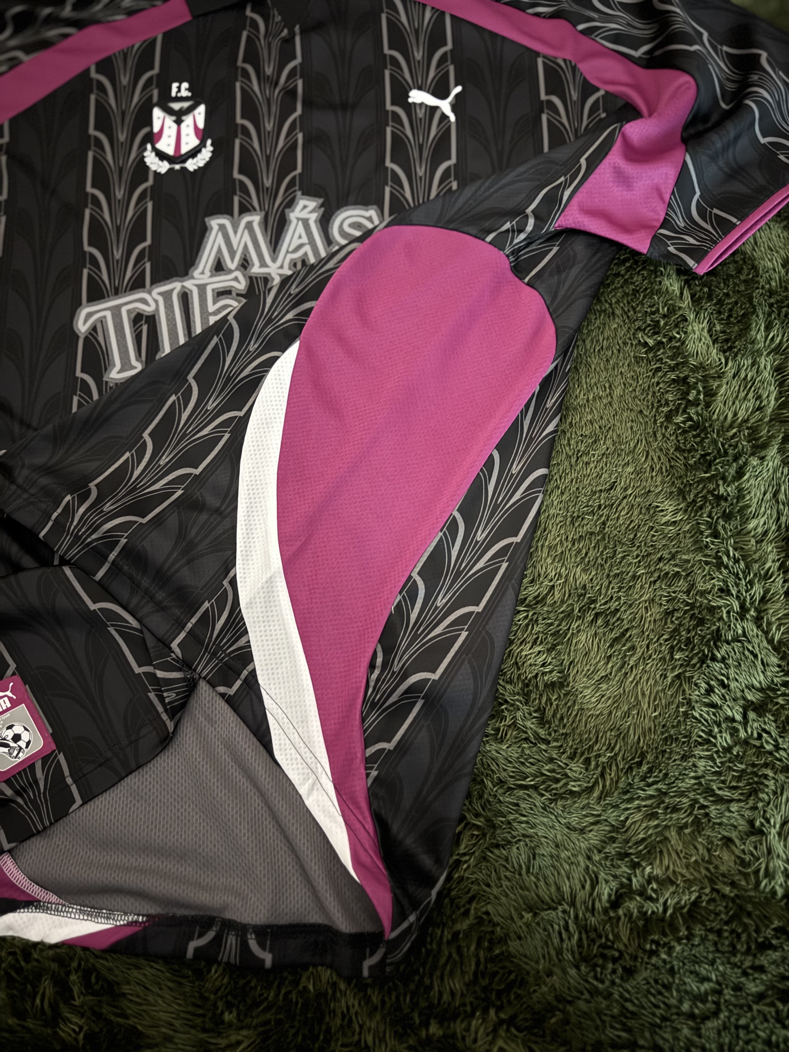 Puma x Mas Tiempo Jersey Black 착용 스타일 - 7