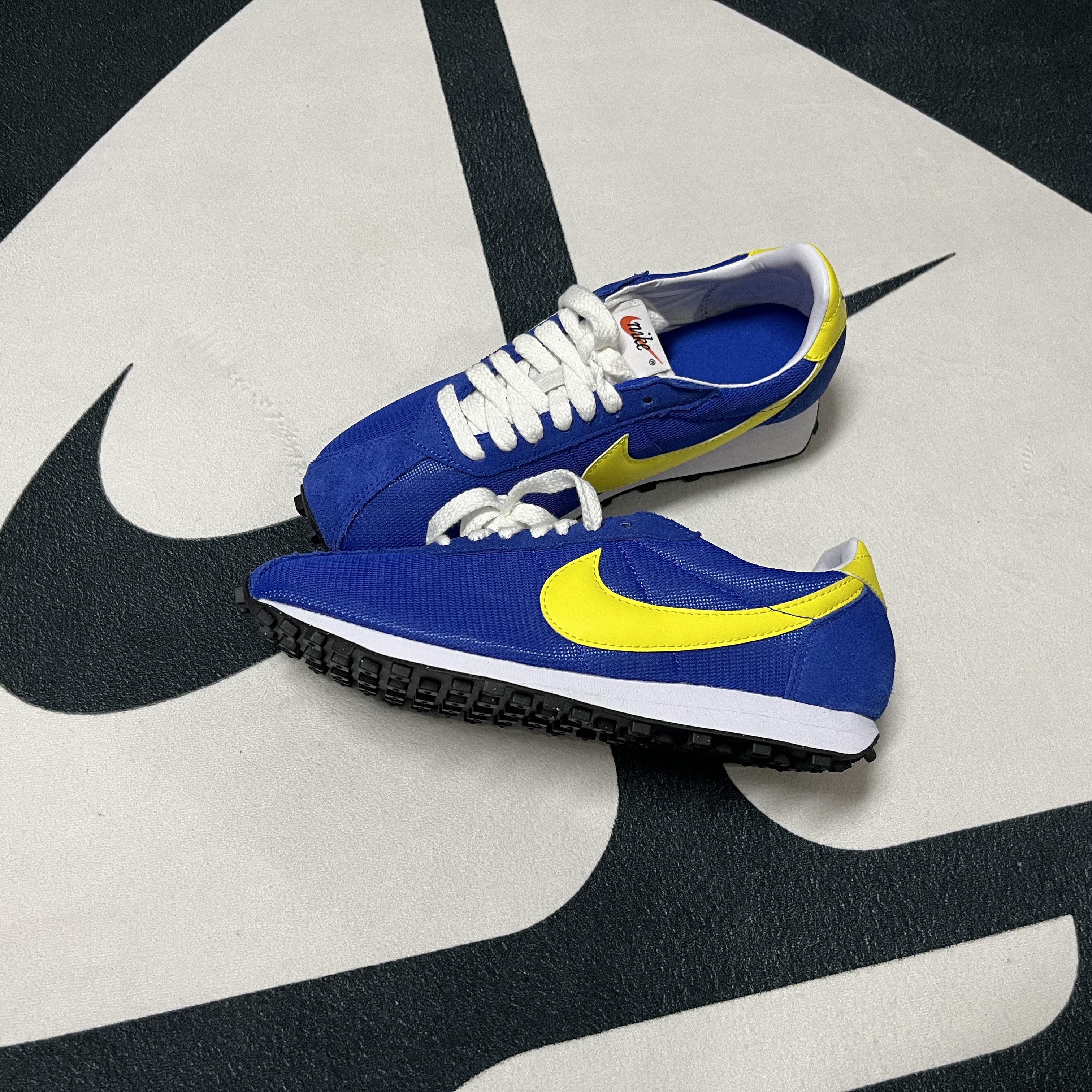 Nike LD-1000 SP Game Royal and Opti Yellow 착용 스타일 - 3