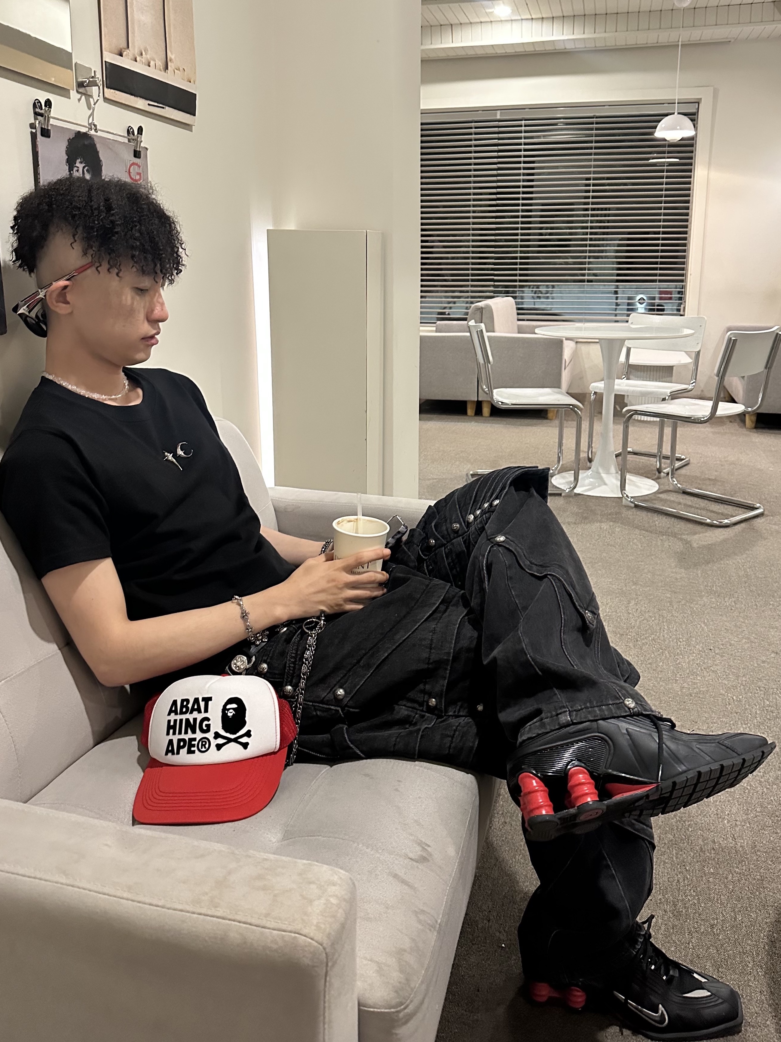 Thug Club Back T-Shirt Slim Black, Gentle Monster Paso 01 Black 착용 스타일 - 1