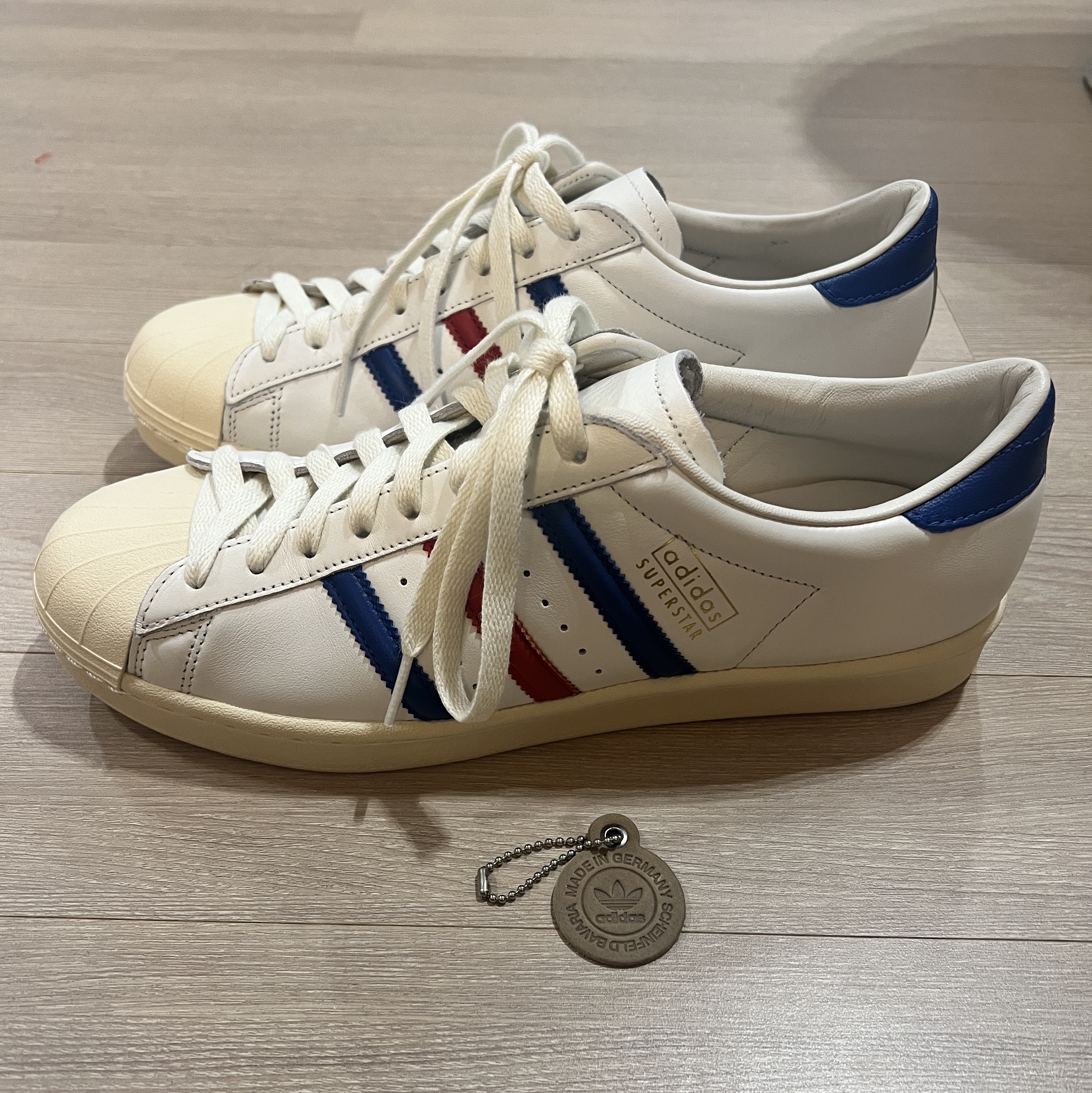 Adidas Superstar Vintage Core White Blue 착용 스타일 - 3