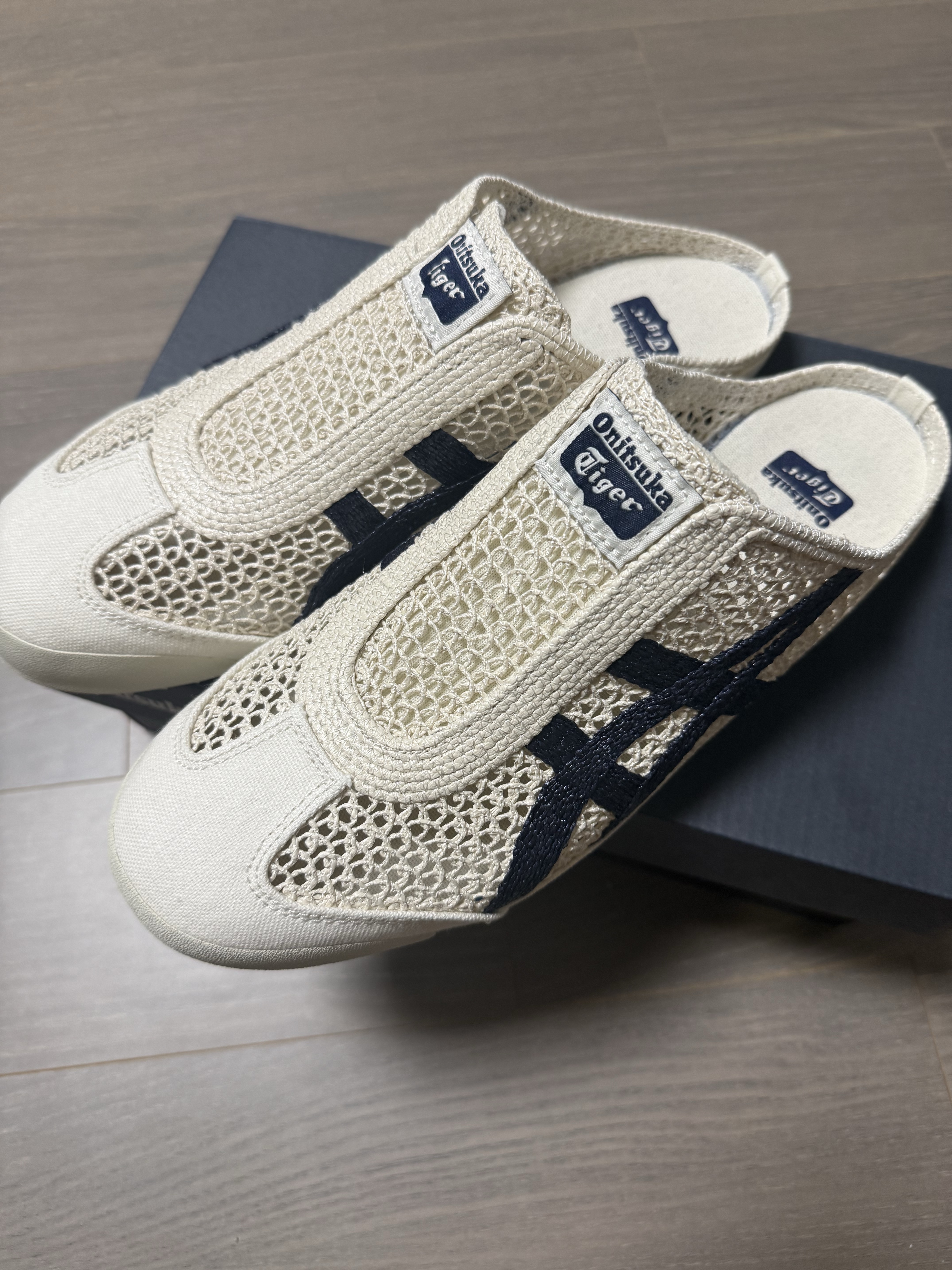 Onitsuka Tiger Mexico 66 Sabot Birch Peacoat 착용 스타일