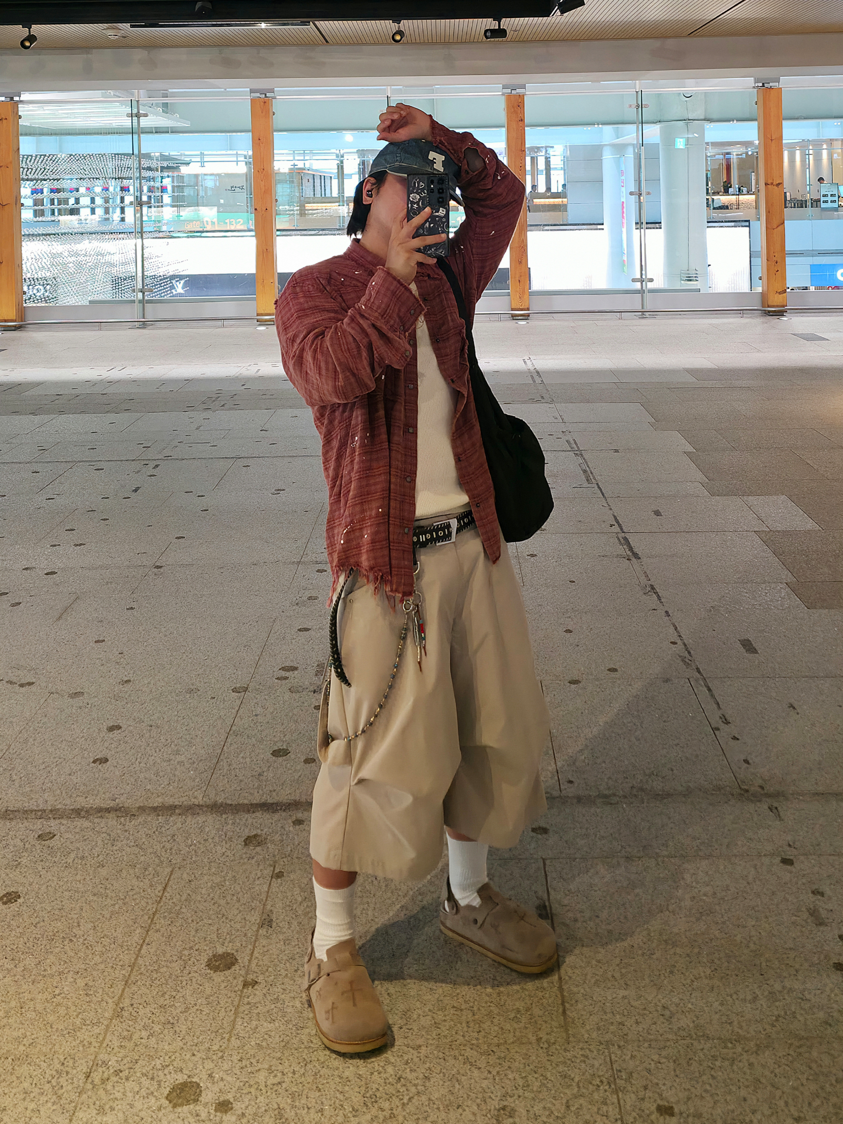Nonnod Alpine Carpenter Shorts Beige, [프리오더] Polyteru Symbolic Slider Shoes Beige 착용 스타일 - 2