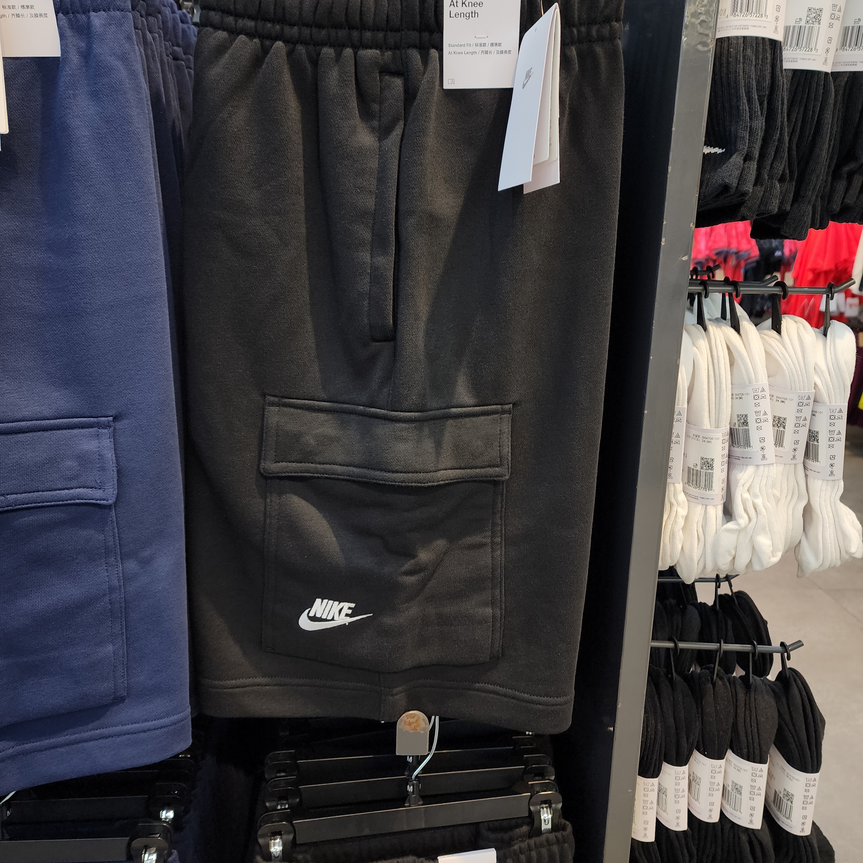 Nike NSW Club French Terry Cargo Shorts Black - Asia 착용 스타일 - 3