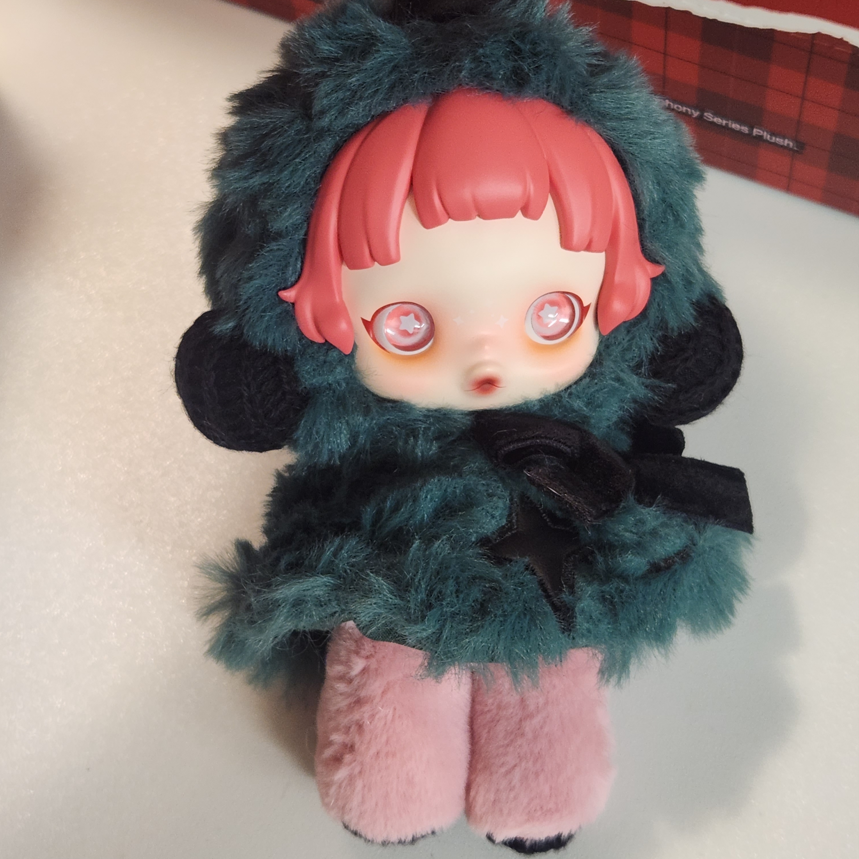 Pop Mart Skullpanda Winter Symphony Series Keyring Rock On (Opened Case) 착용 스타일 - 1