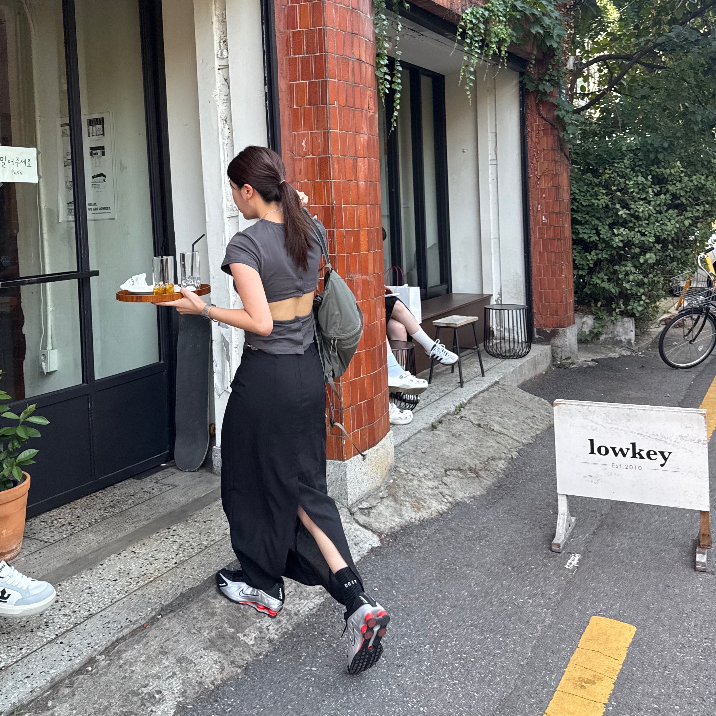 Nike Shox R4 Metallic Silver Red, Arc'teryx Heliad 15 Backpack Forage 착용 스타일 - 1
