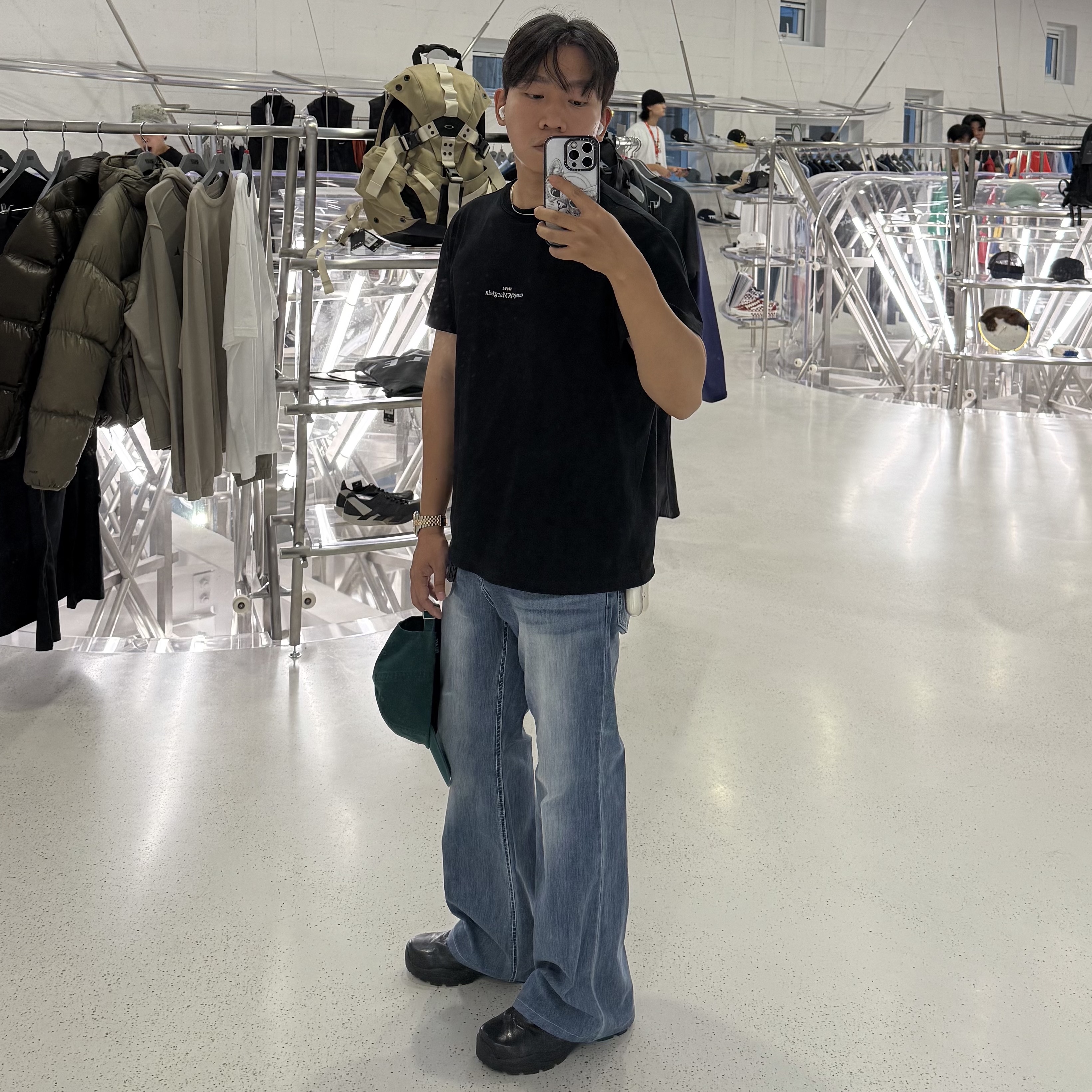Maison Margiela Distorted Logo T-Shirt Black 착용 스타일 - 1