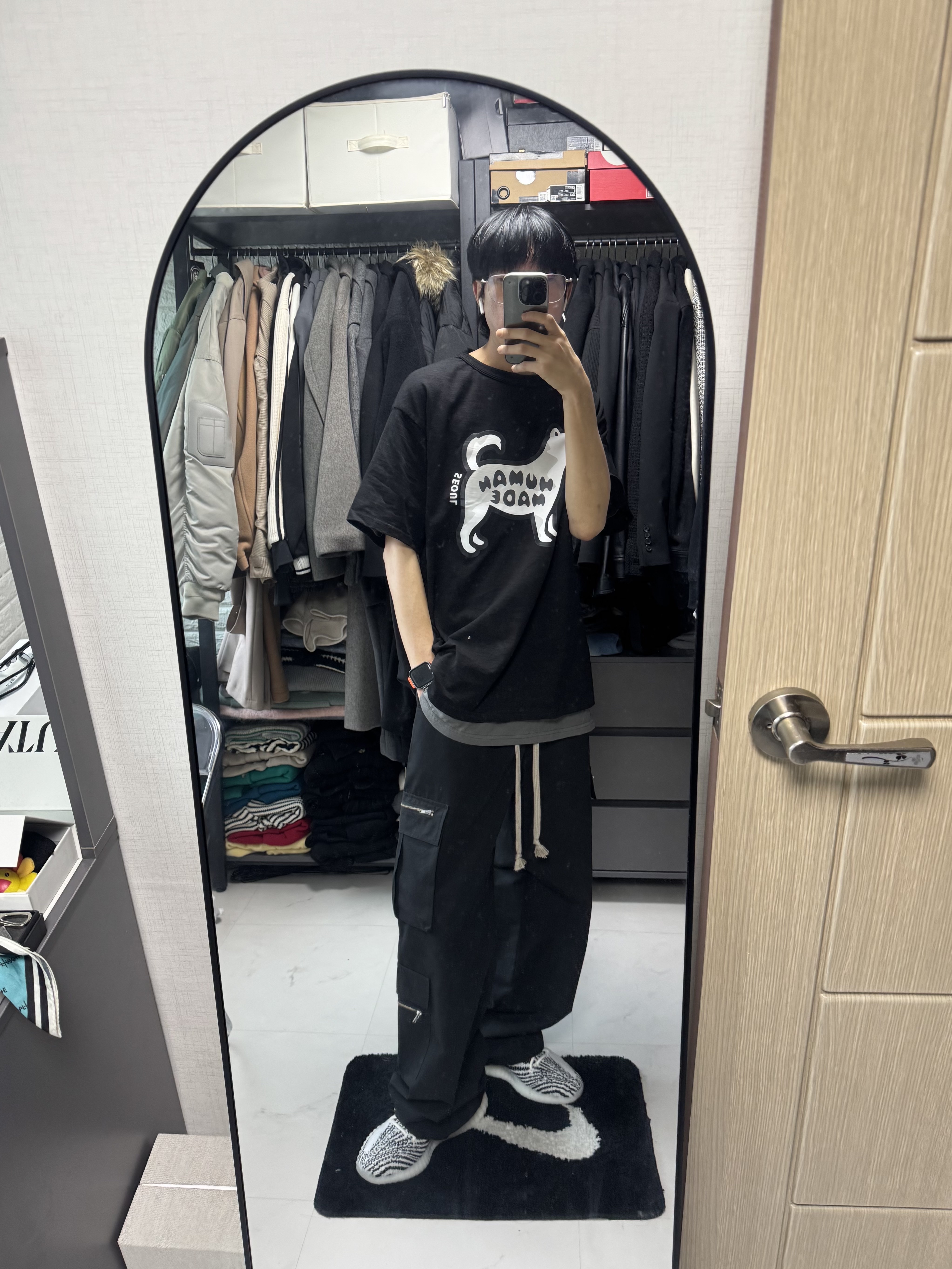 Human Made Animal Graphic T-Shirt Jindo Dog Black - Seoul Store Exclusive, Permanent Archive Side Pocket Zip Pants Black 착용 스타일 - 1