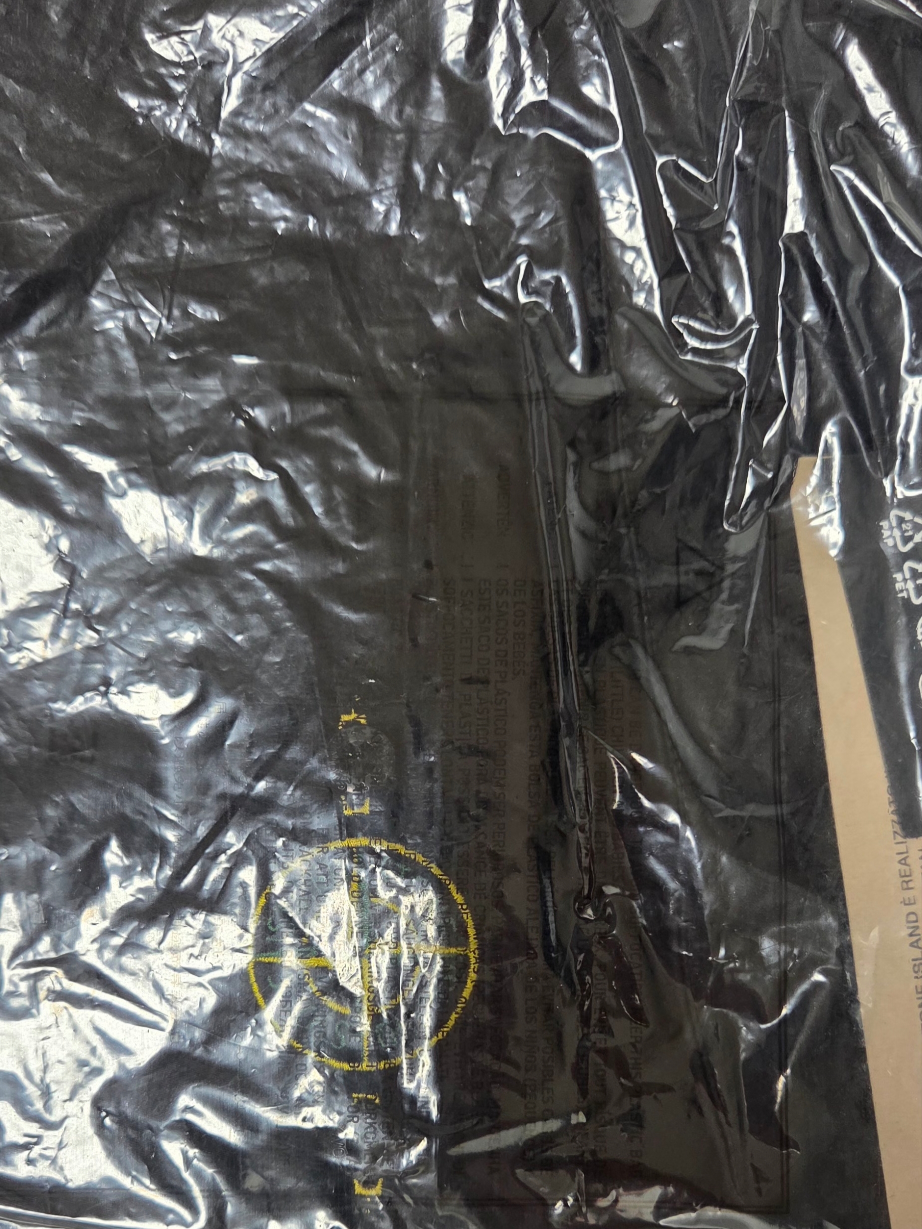 Stone Island L100L03 Organic Stretch Cotton Satin Regular Fit Cargo Bermuda Shorts Black - 25SS 착용 스타일