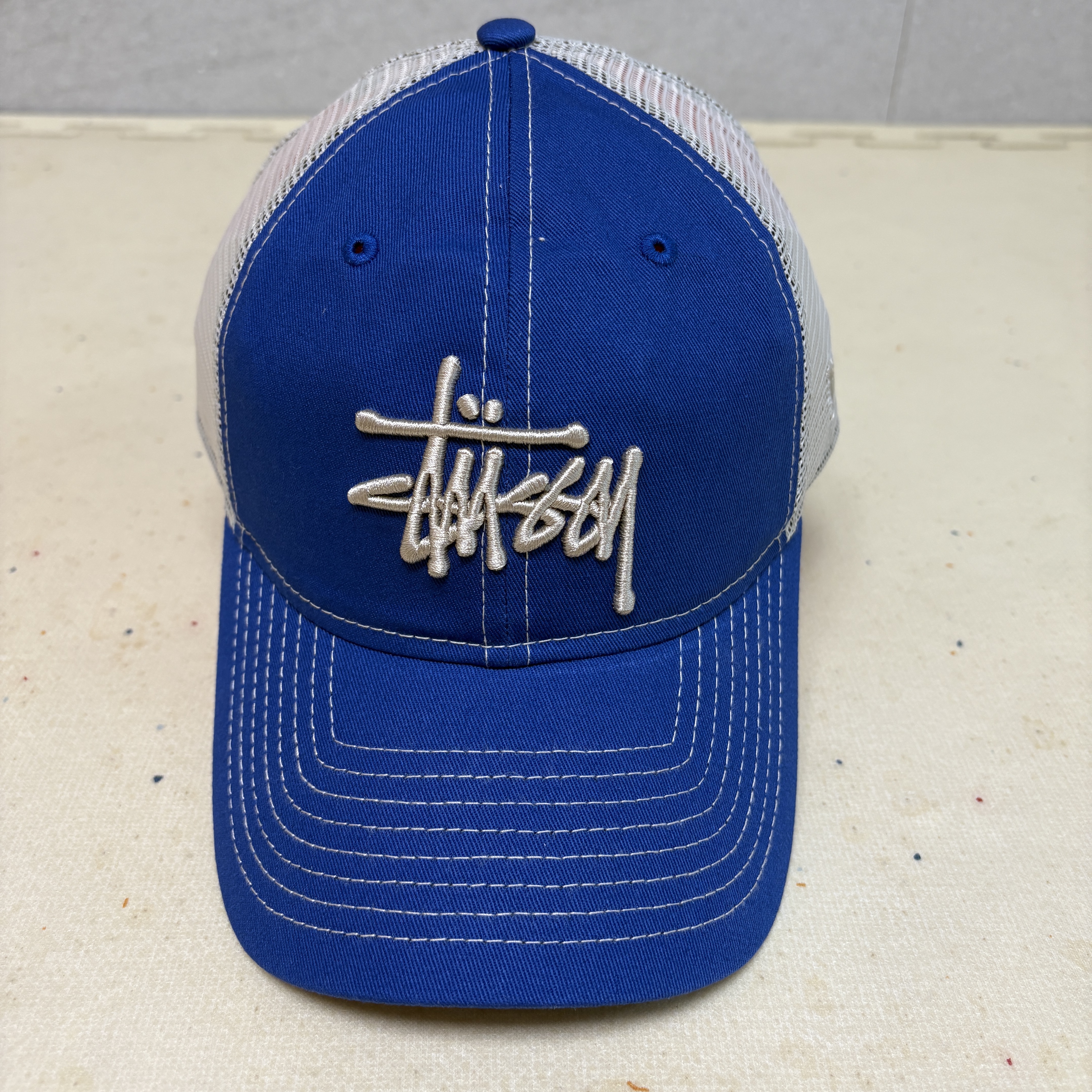 Stussy New Era 9twenty Basic Trucker Bright Royal 착용 스타일