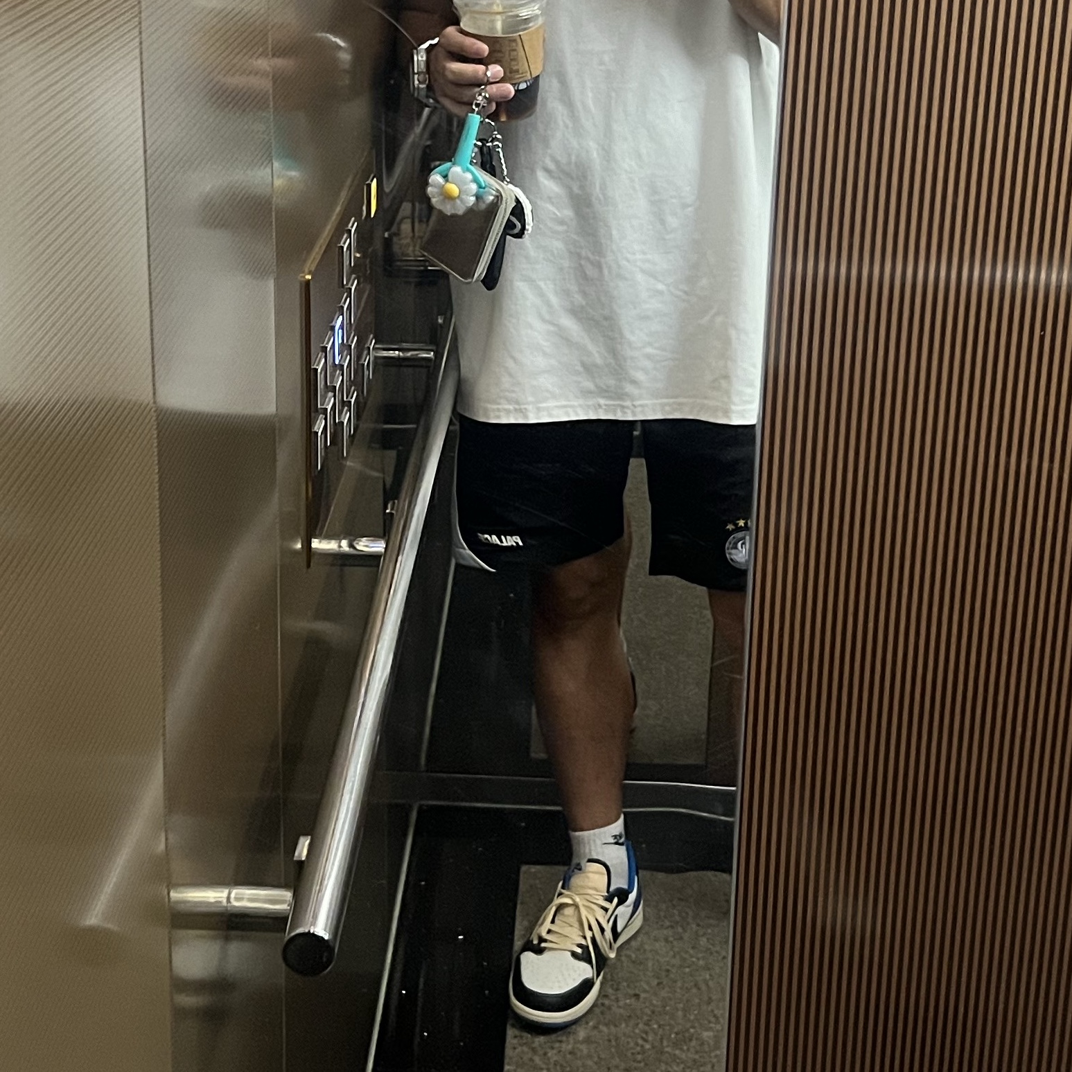 Jordan 1 x Travis Scott x Fragment Retro Low OG SP Military Blue 착용 스타일